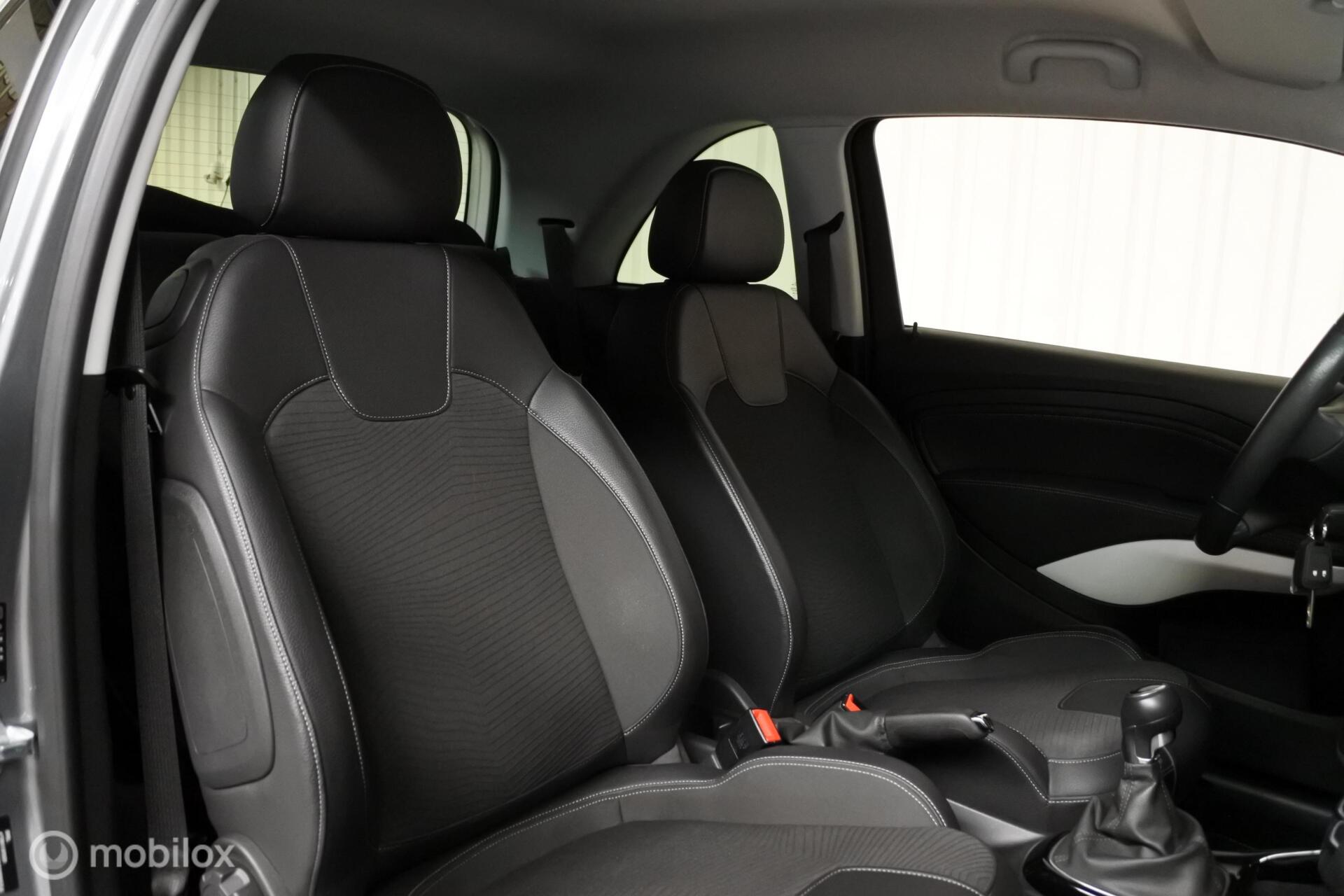 Foto van Opel Adam
