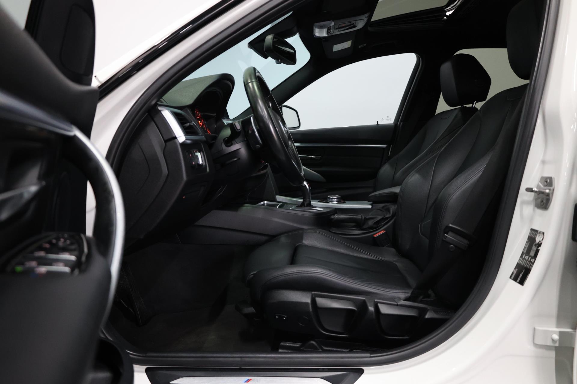 Foto van BMW 330i