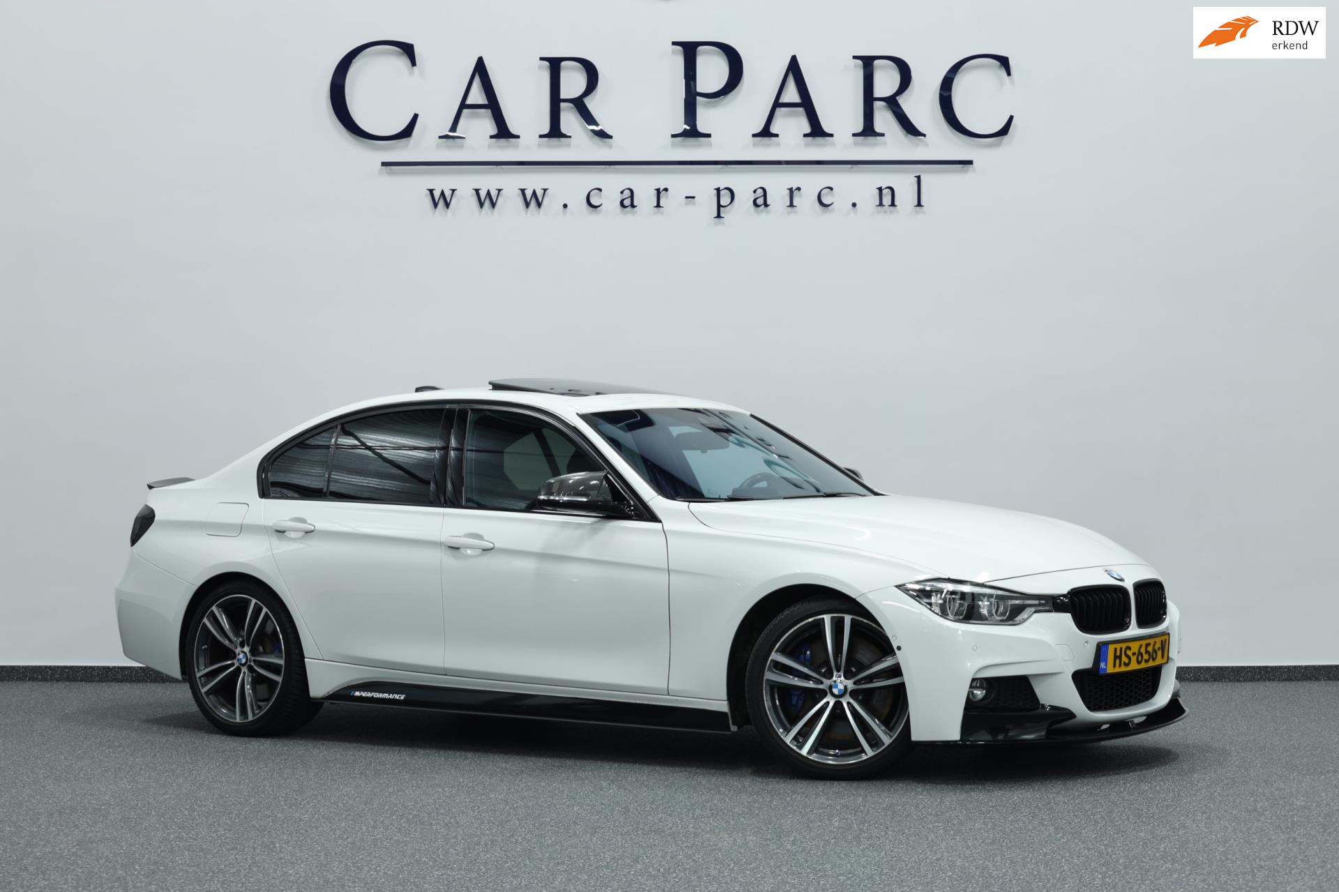 BMW 330i 330i M Sport M-PERFORMANCE/LED/HUD/LEER+S.VERWARMING/LMV/360 CAM/CRUISE/ECC/12 MND GARANTIE! 2016 - voorkant