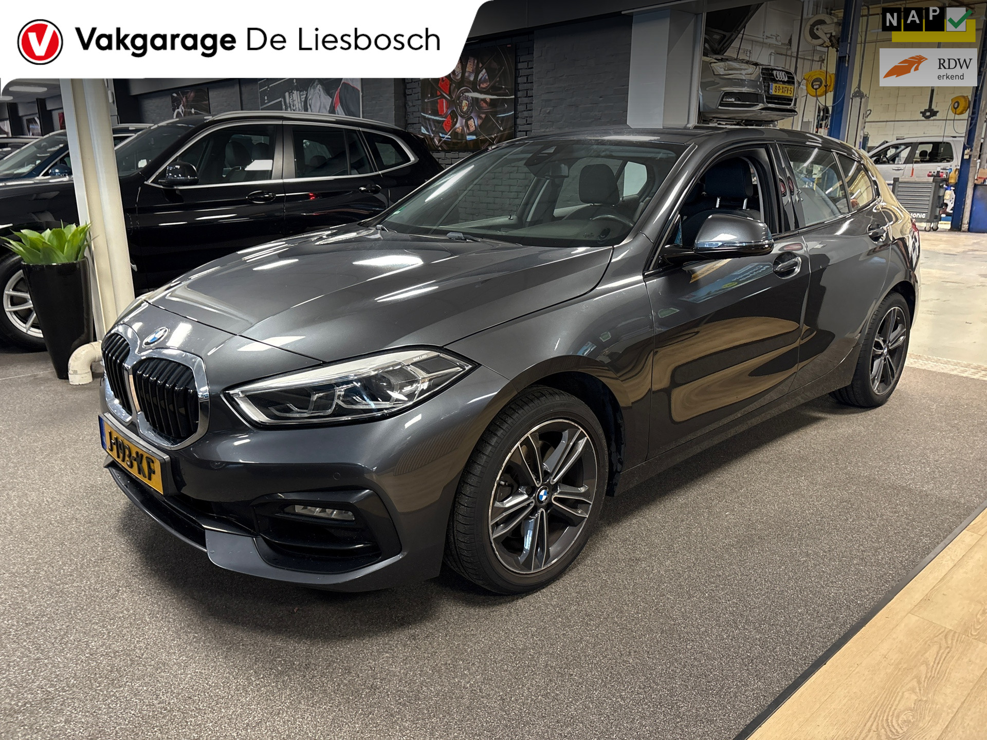 BMW 118i 118i High Executive Edition sport/navi/stoelverw.apple carplay/ned 2020 - voorkant