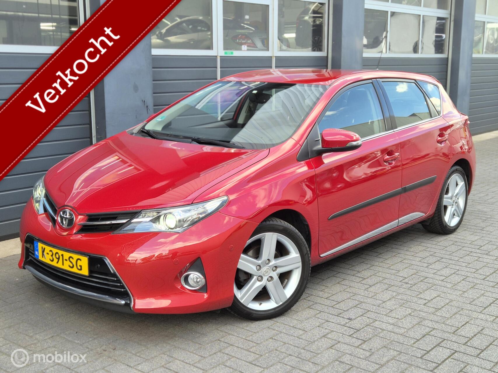 Toyota Toyota Auris 1.6 Dynamic | LED | CAMERA | BLUETOOTH | PDC | 2014 - voorkant