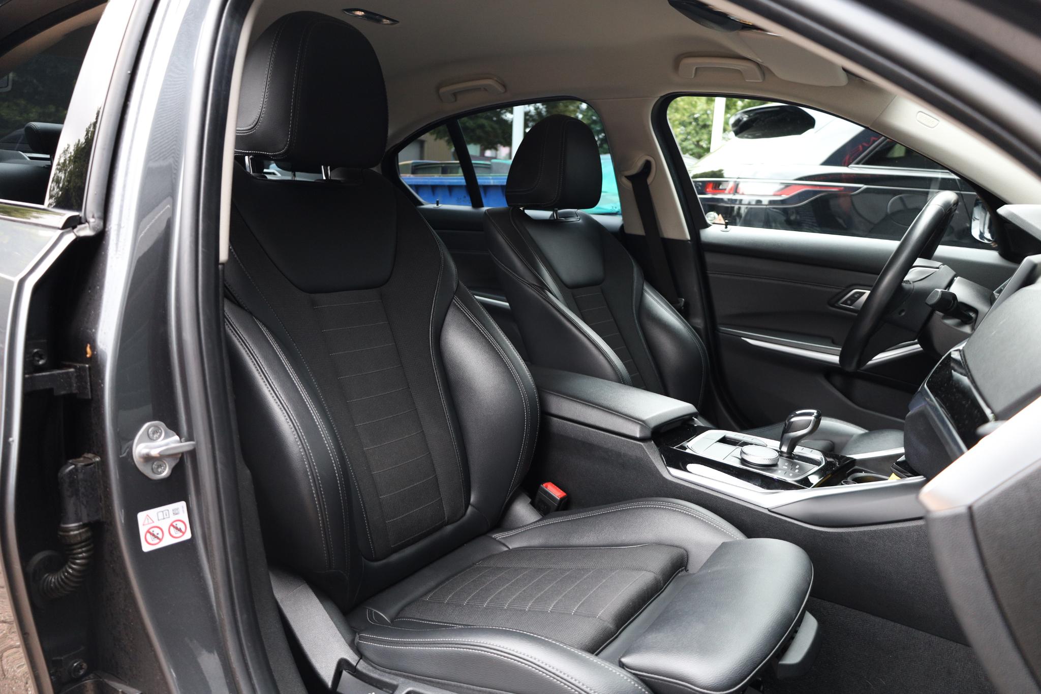 Foto van BMW 330i