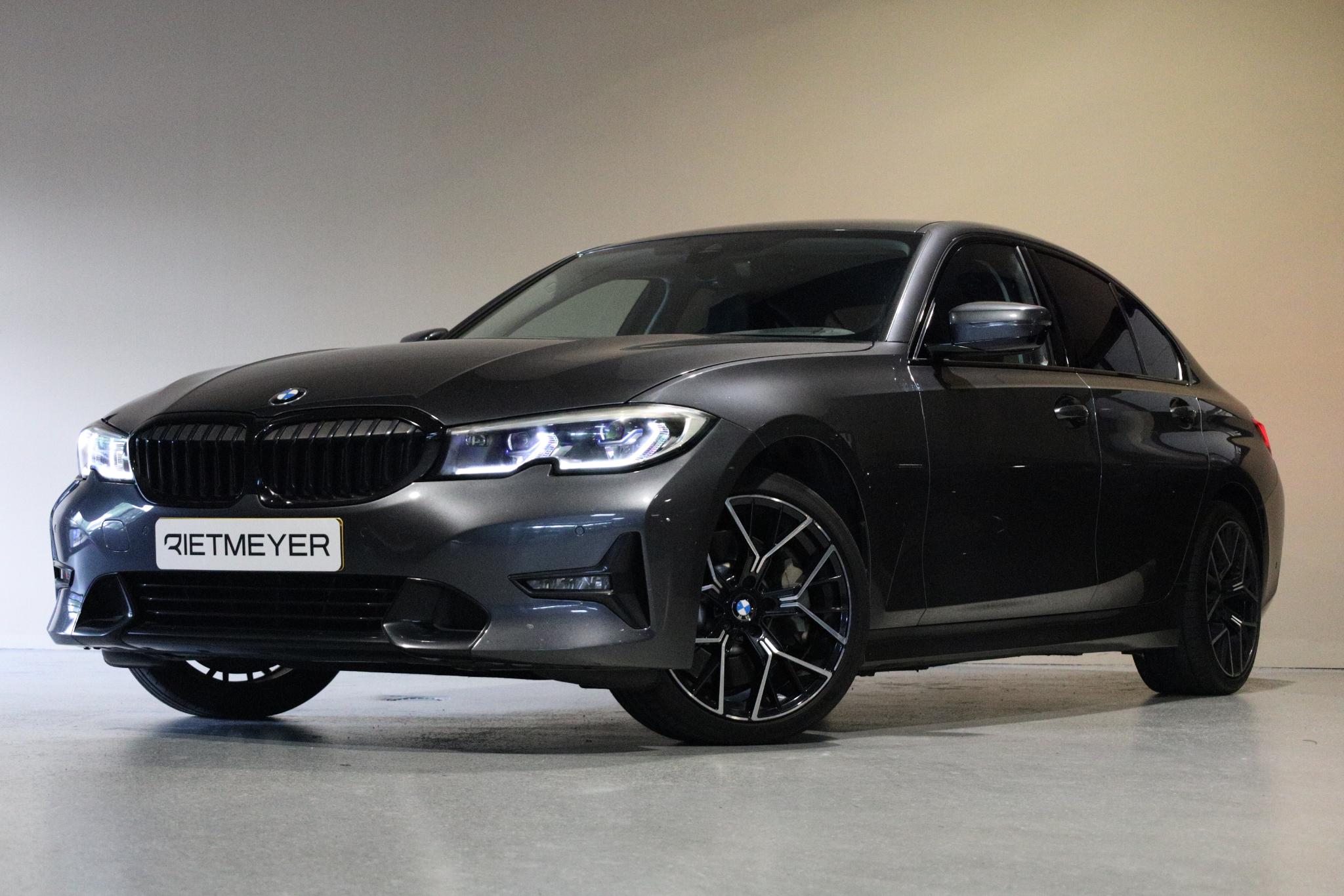 BMW 330i 330i High Executive 2019 - voorkant
