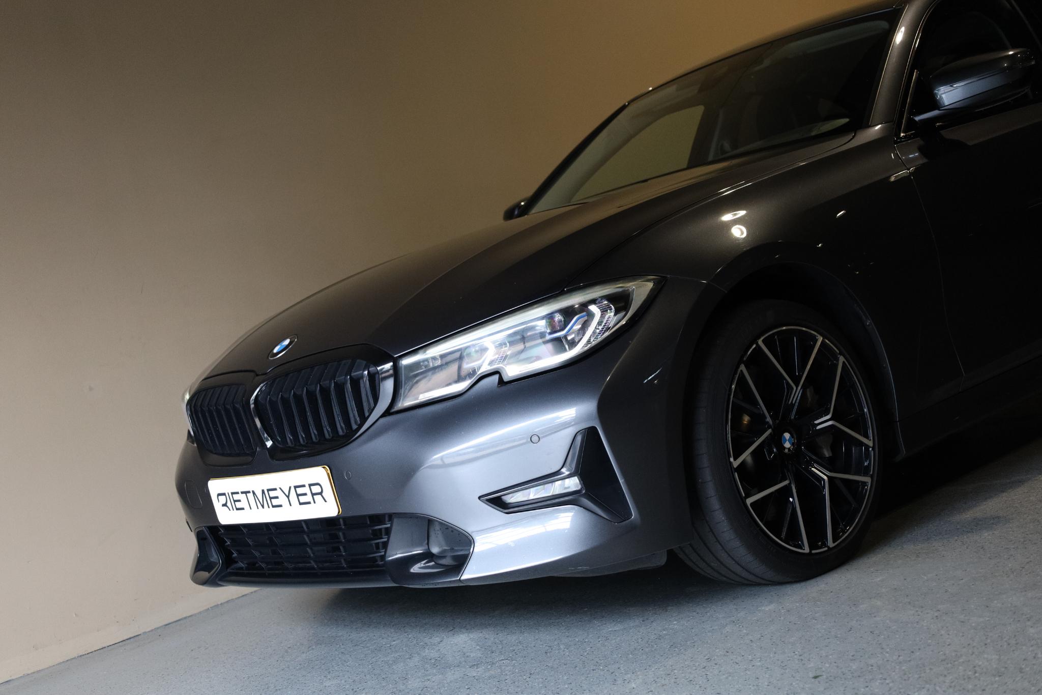 Foto van BMW 330i