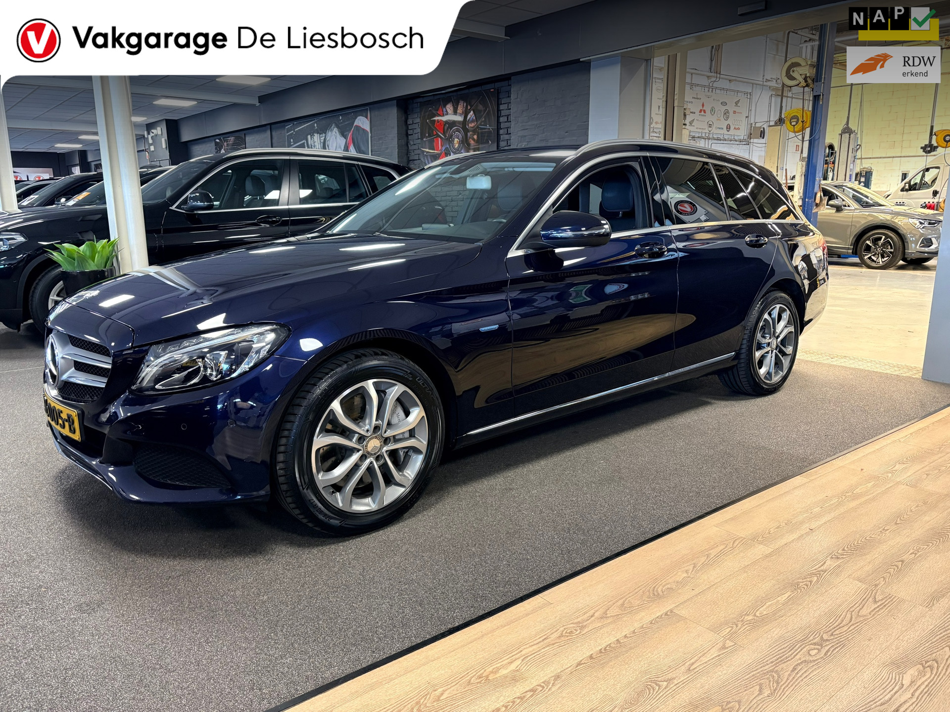Mercedes-Benz C 350 E 350 e Lease Edition / sfeer verlichting / camera / trekhaak 2016 - voorkant