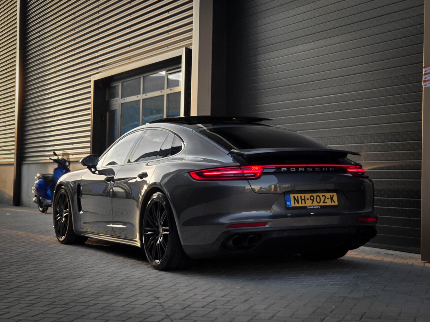 Foto van Porsche Panamera 4