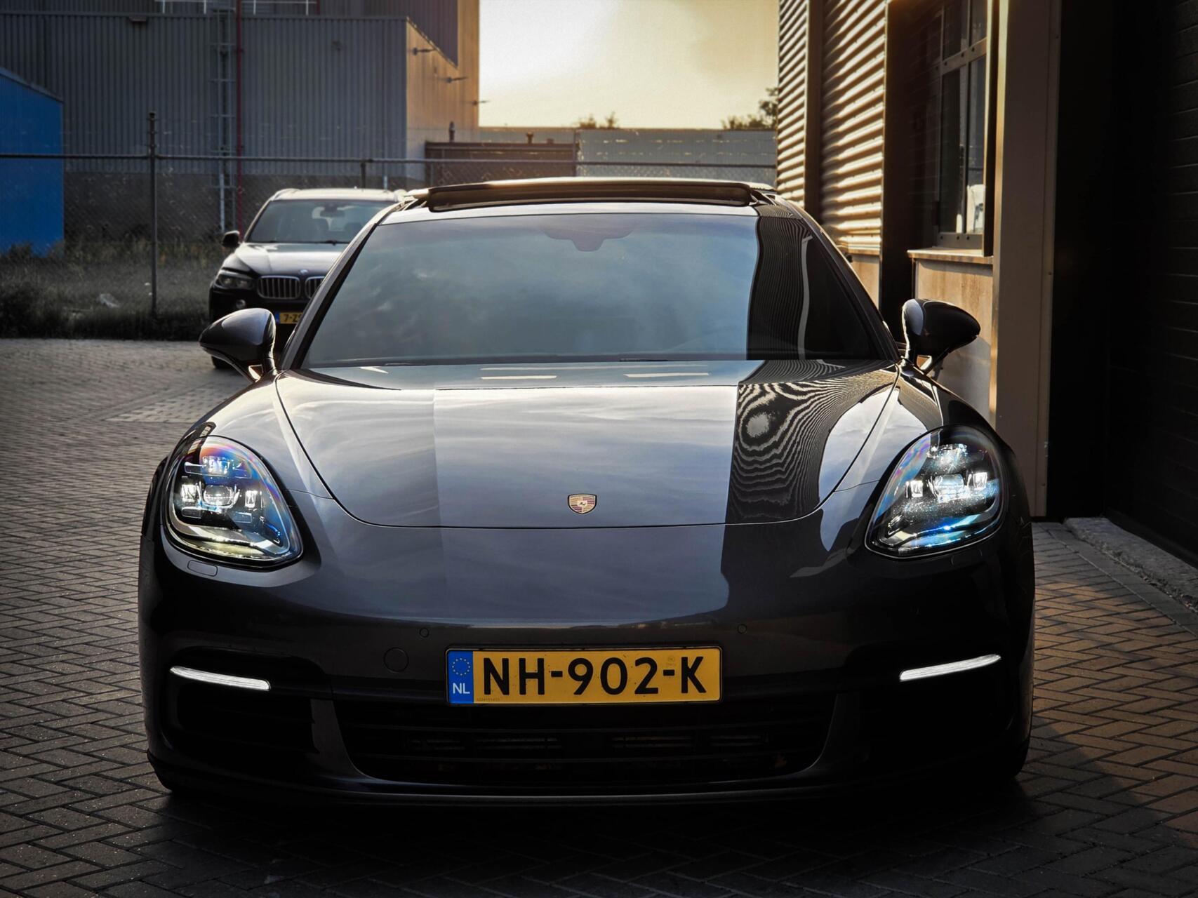 Foto van Porsche Panamera 4