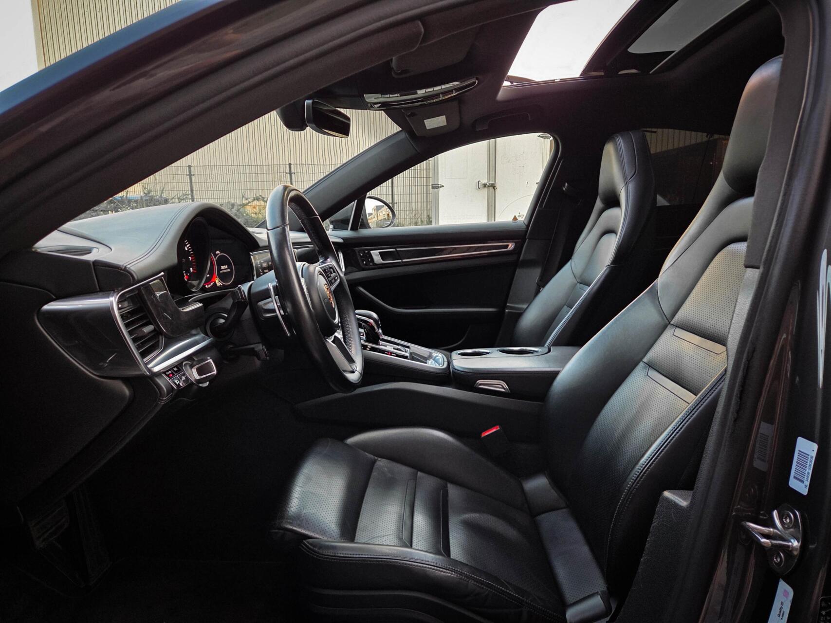 Foto van Porsche Panamera 4