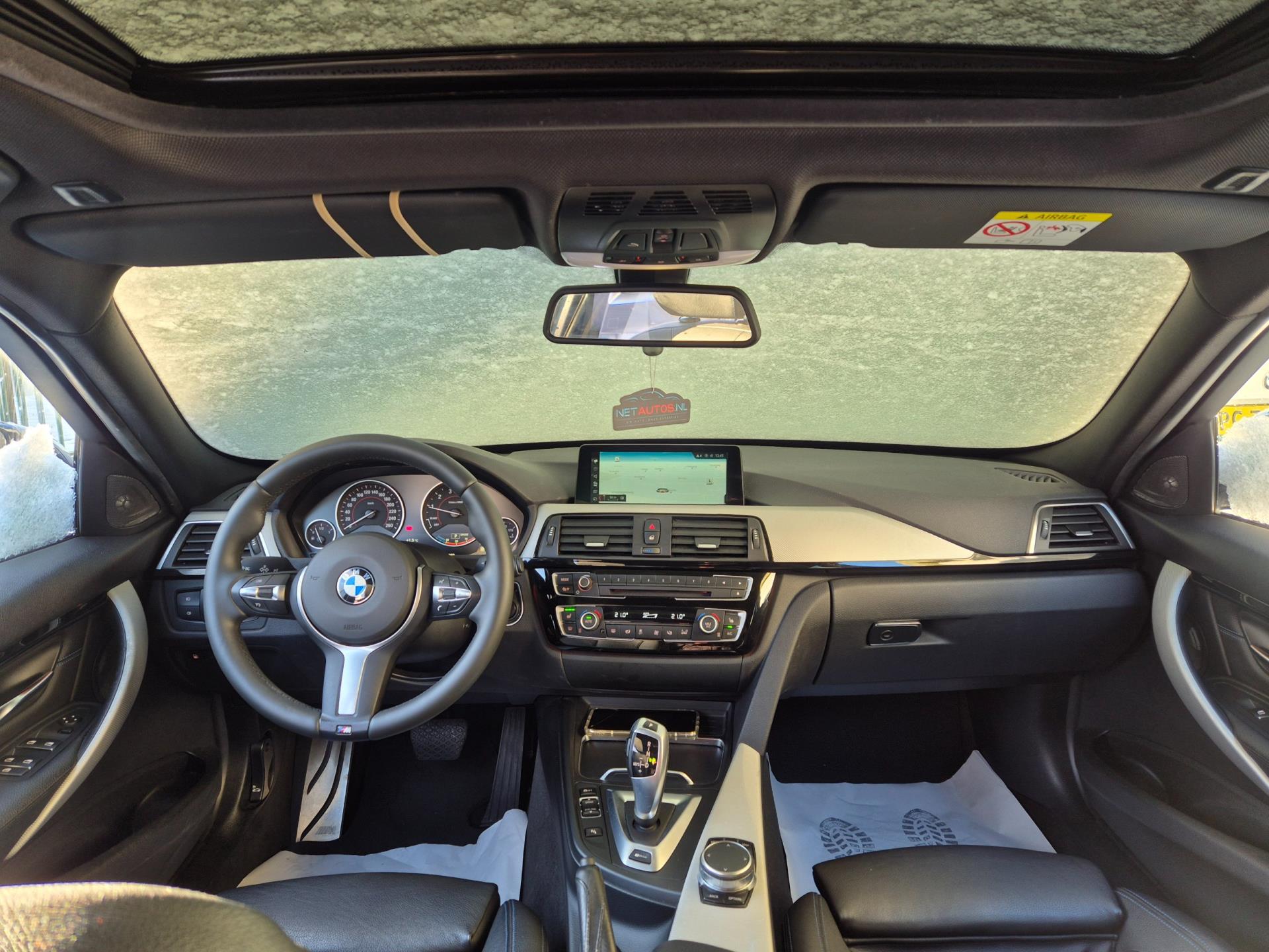 Foto van BMW 330e Iperformance