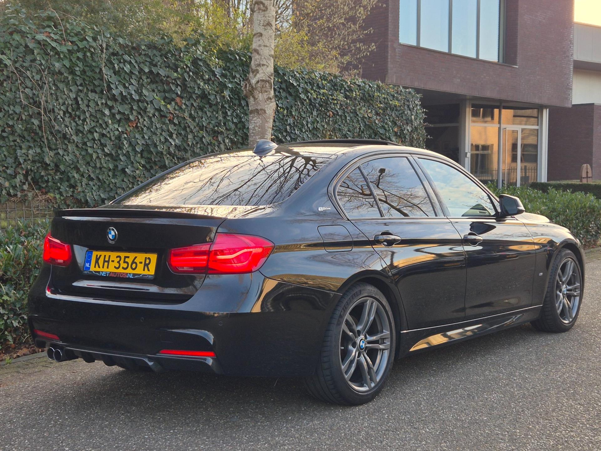 Foto van BMW 330e Iperformance