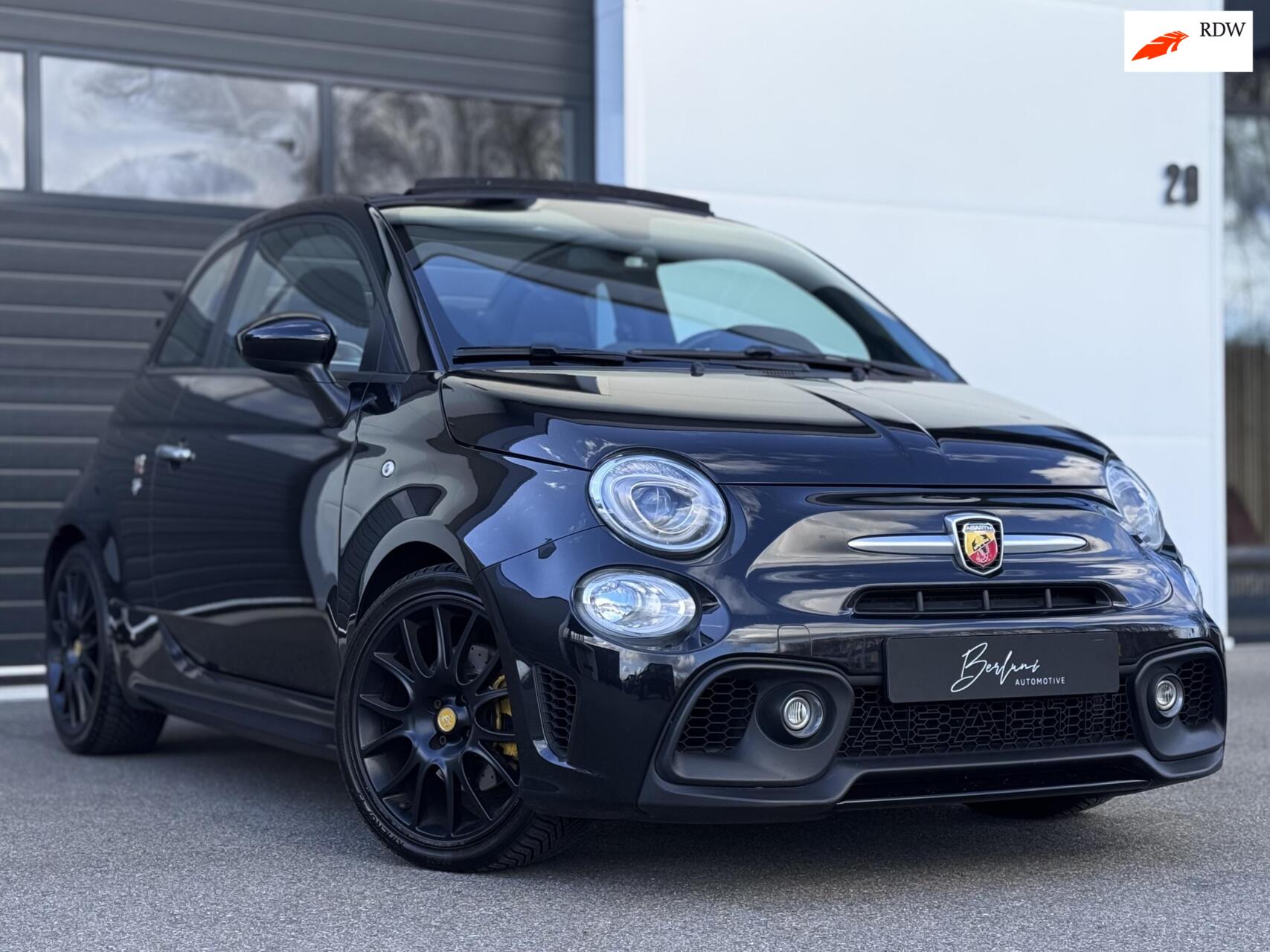 Fiat Abarth 500 C 1.4 T-Jet Pista 165PK | Cabrio | DAB 2018 - voorkant