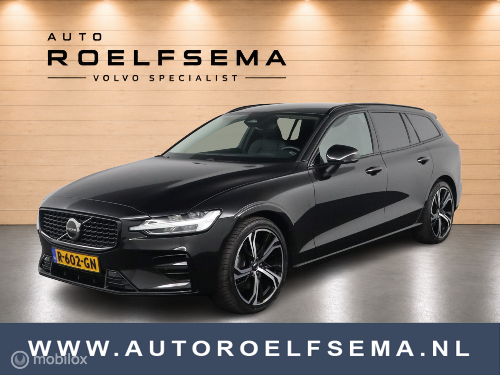 Volvo V60 2.0 B3 Plus Dark 2022 - voorkant
