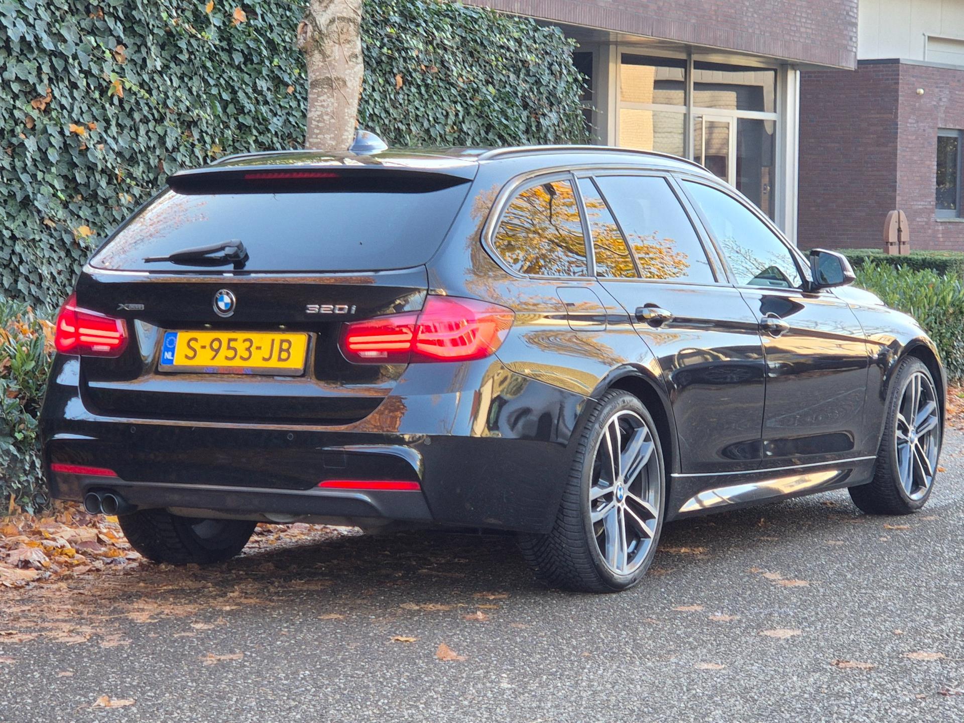 Foto van BMW 320i xDrive