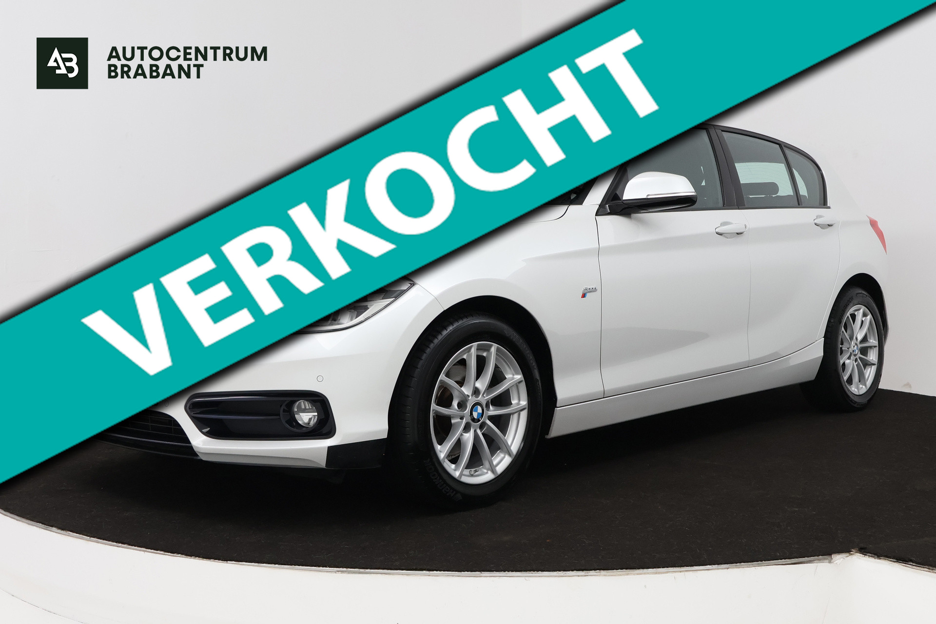 BMW 118i 118i Corporate Lease Executive (NAVIGATIE, CRUISE CONTROL, PARKEERSENSOREN, BLUETOOTH) 2018 - voorkant