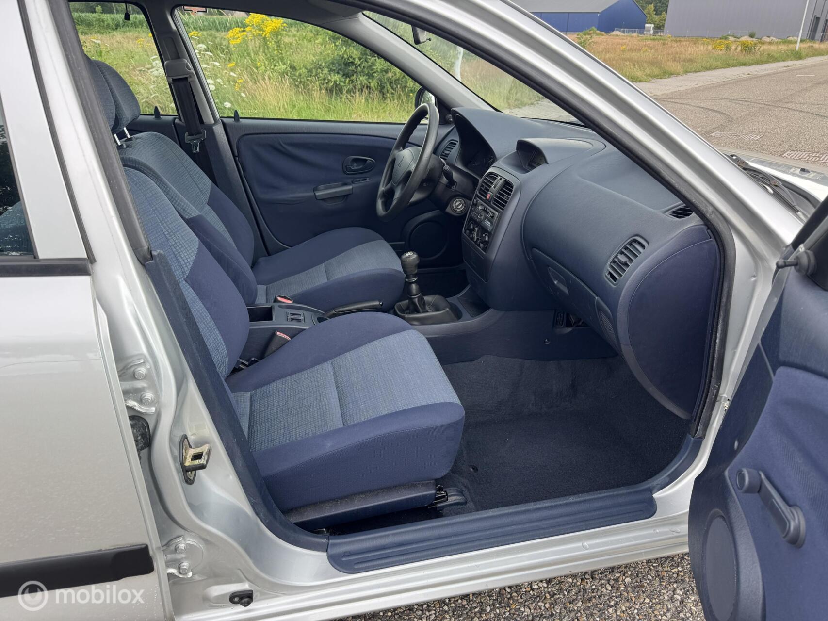 Foto van Mitsubishi Carisma