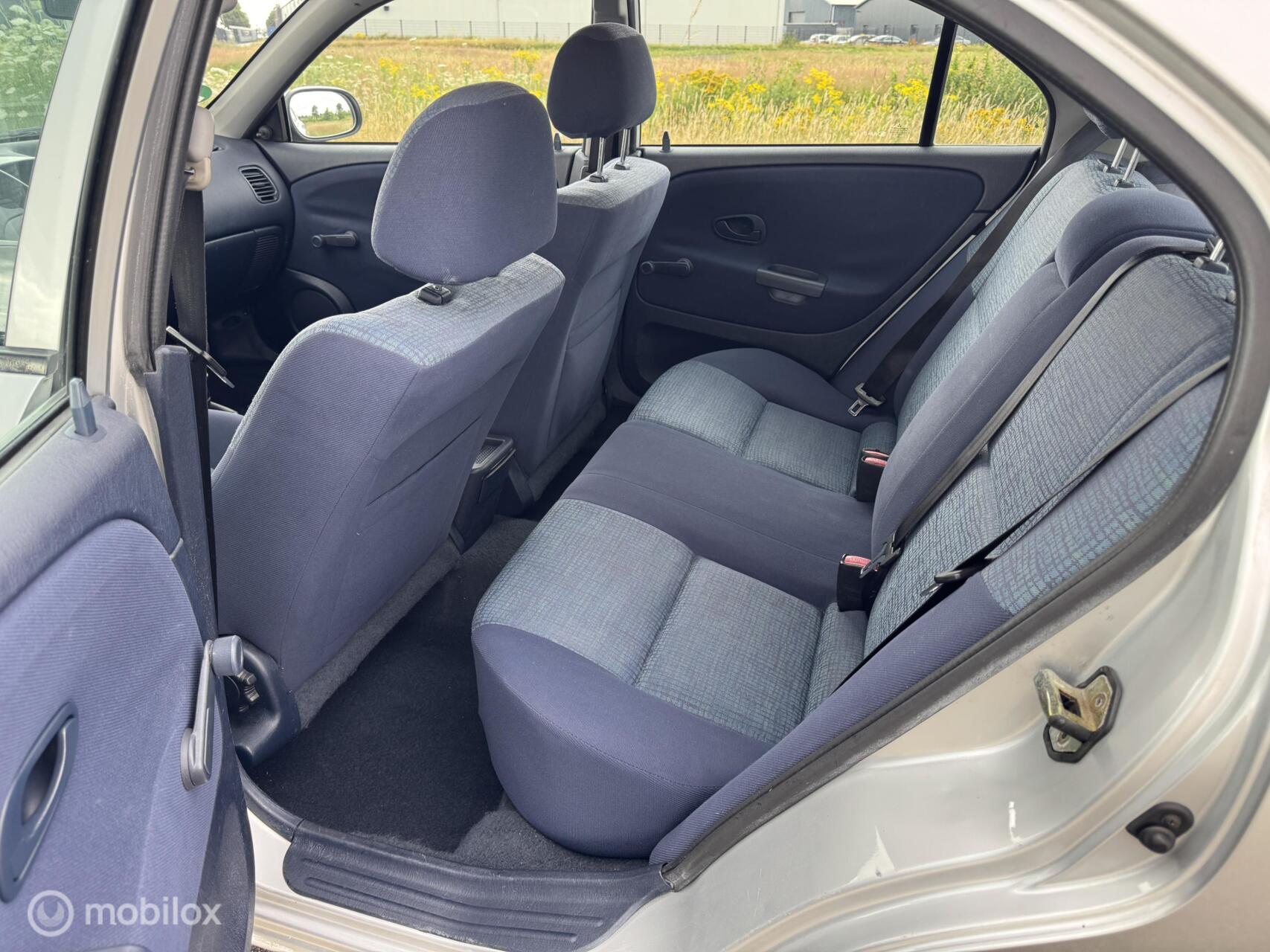 Foto van Mitsubishi Carisma