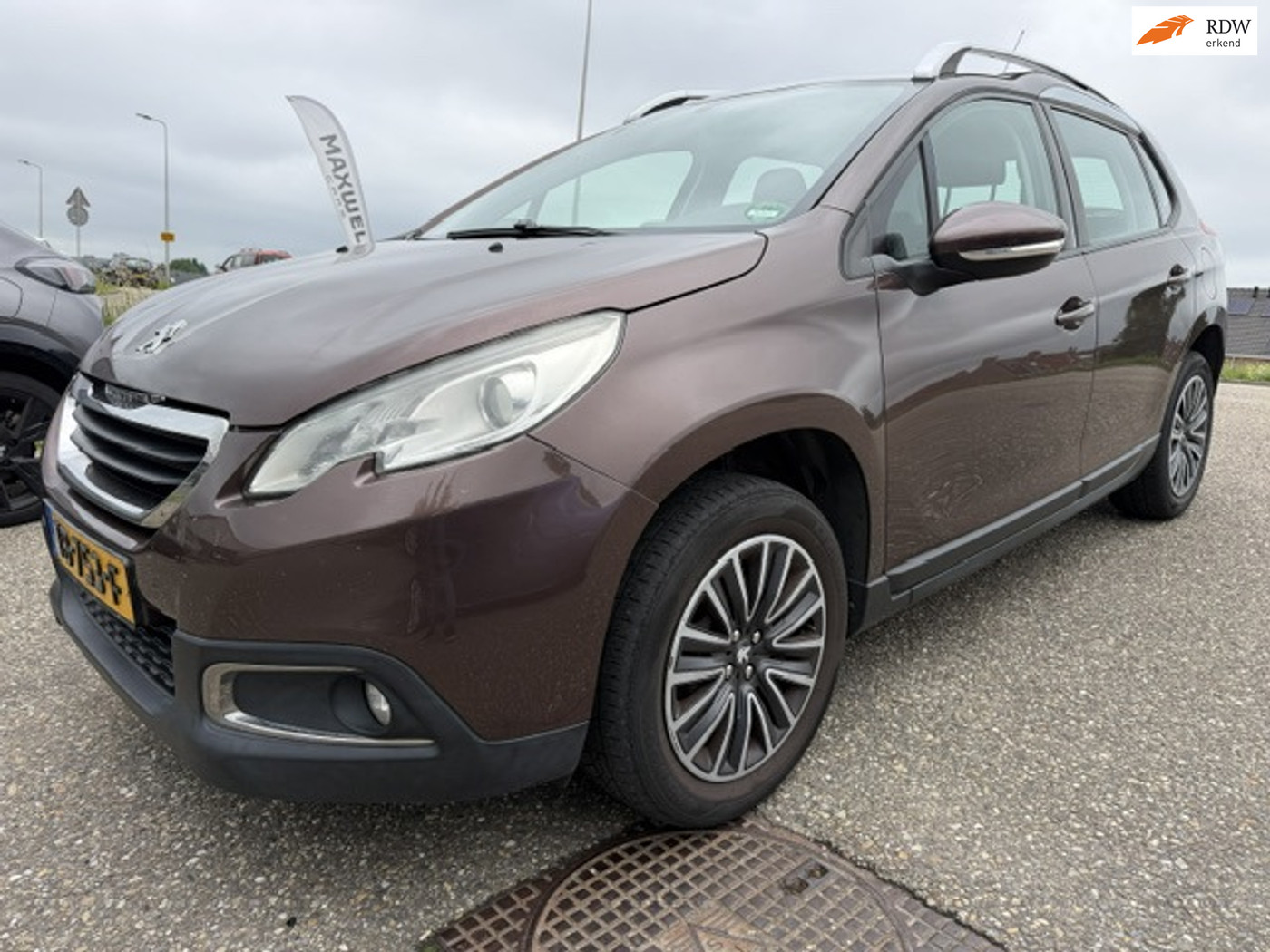 Peugeot 2008 1.2 VTi Active Navi Airco Trekhaak Parkeersensor 2013 - voorkant