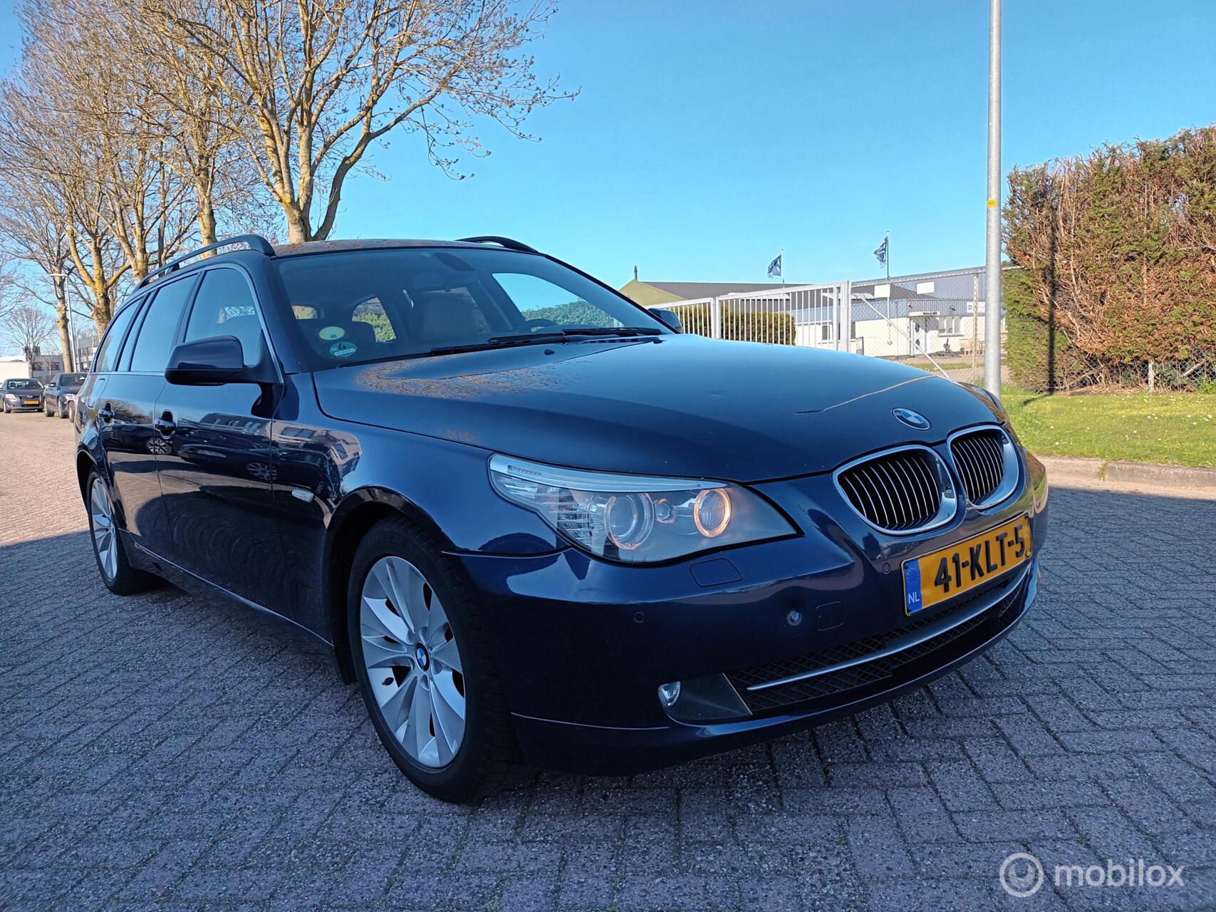 BMW 5er Reihe 523i Business Line Edition II 2010 - voorkant