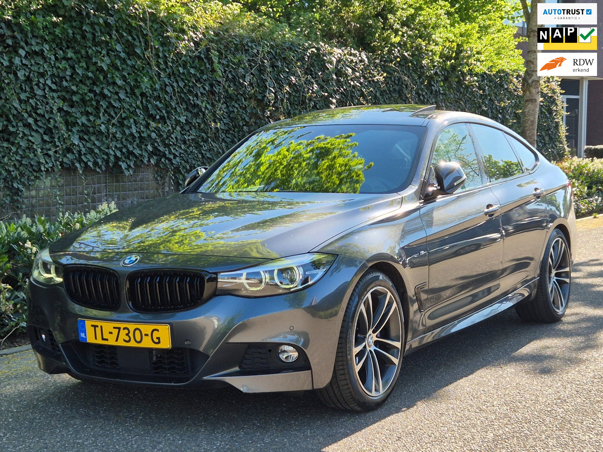BMW 320i 320i High Executive 2018 - voorkant