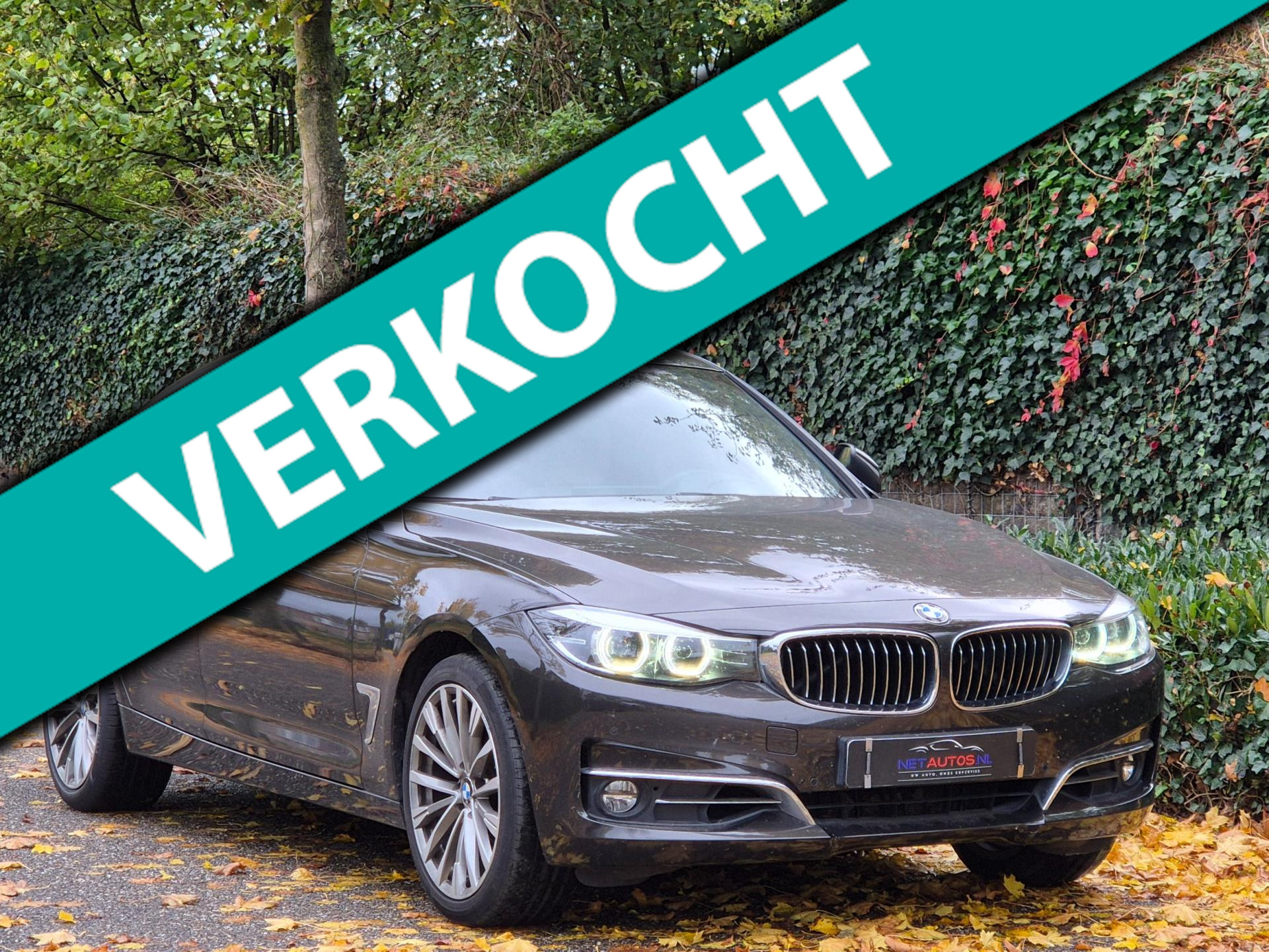 BMW 320i 320i High Executive Panorama Apple CarPlay Camera Dig. Dash 6WB NBT Evo GR Navi NAP 2019 - voorkant