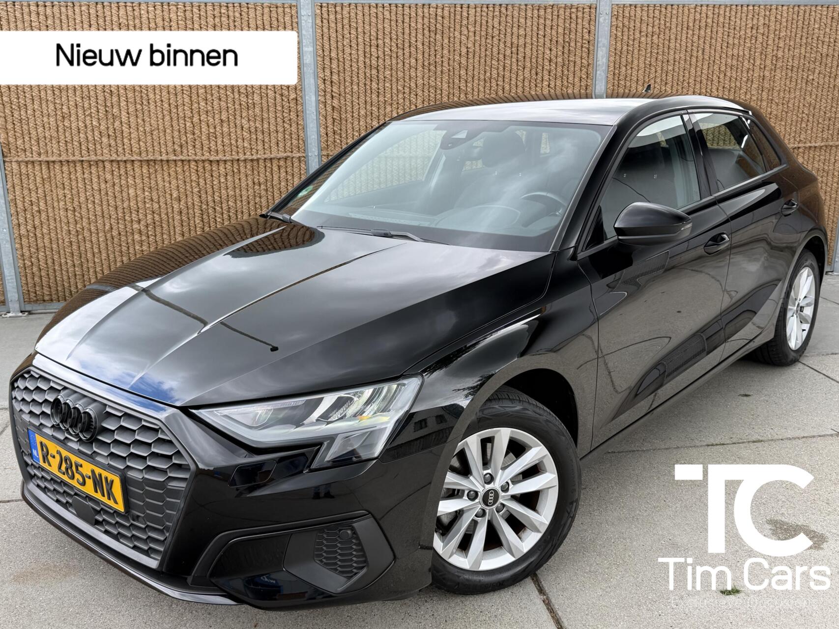 Audi A3 Sportback 30 TFSI Pro Line Achteruitrijcamera | Zwart optiek | LED koplampen | Cruise control & climate control | Lane assist | Lichtmetalen velgen | DAB ontvanger | Apple CarPlay/Android Auto 2022 - voorkant