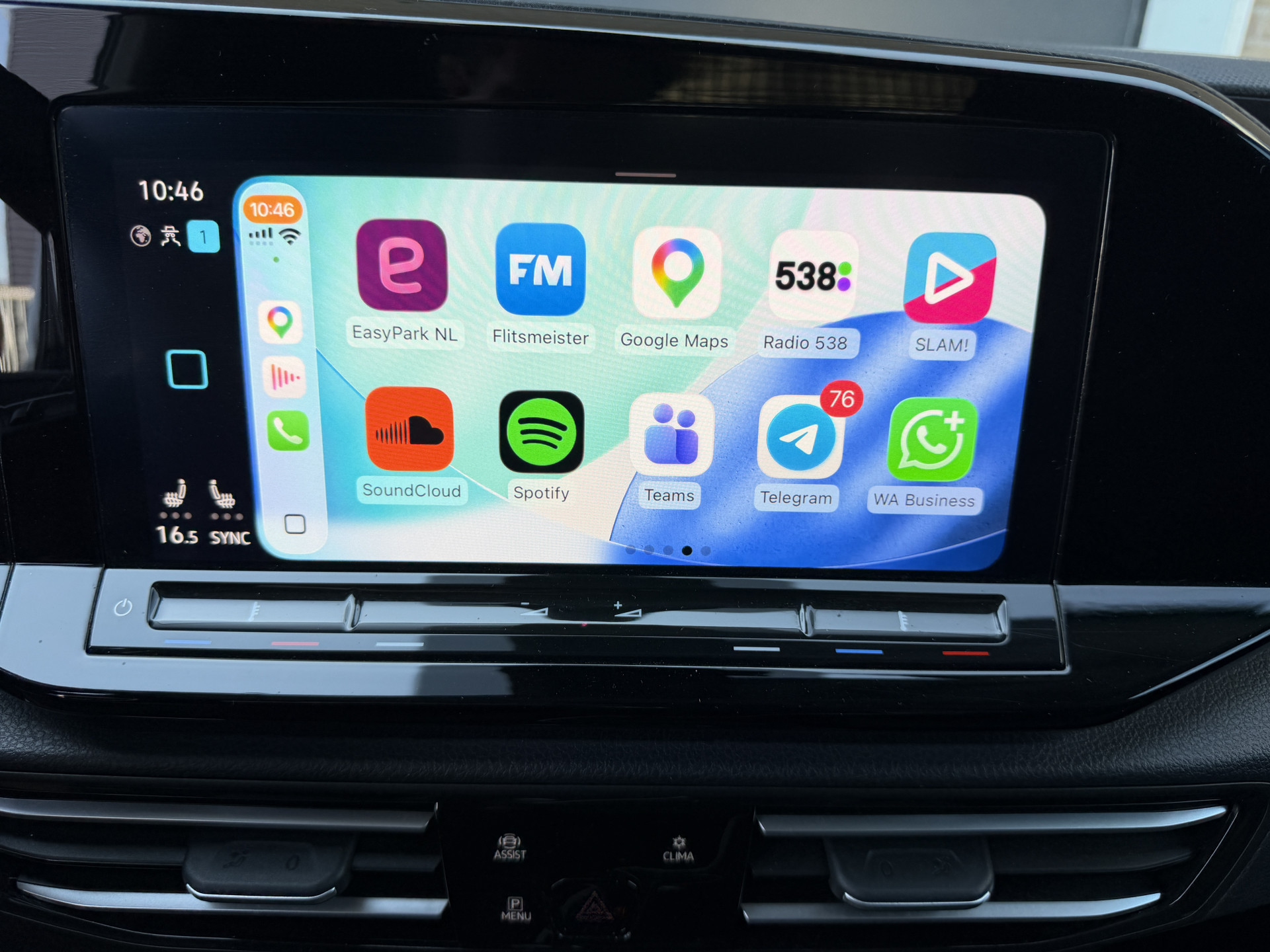 Foto van Volkswagen Caddy Modified Partition Wall