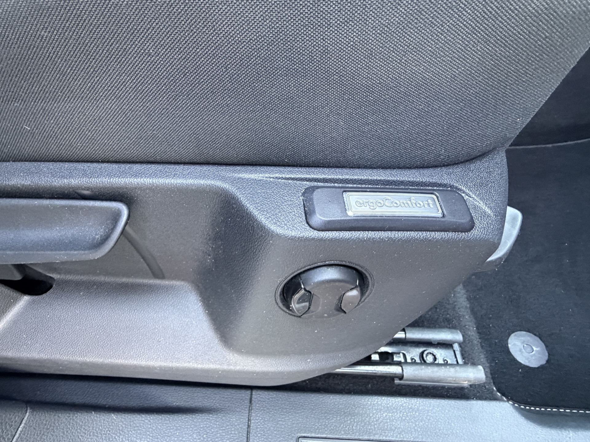 Foto van Volkswagen Caddy Modified Partition Wall