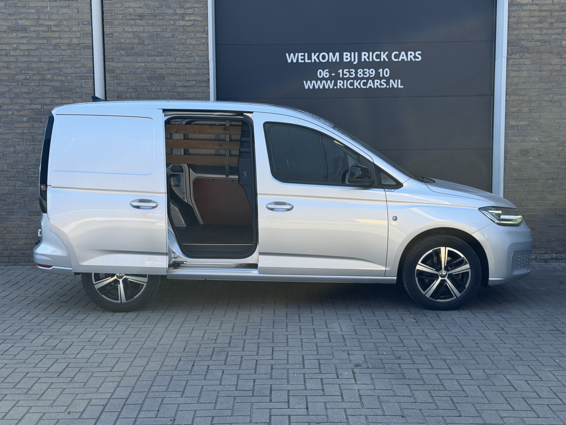 Foto van Volkswagen Caddy Modified Partition Wall