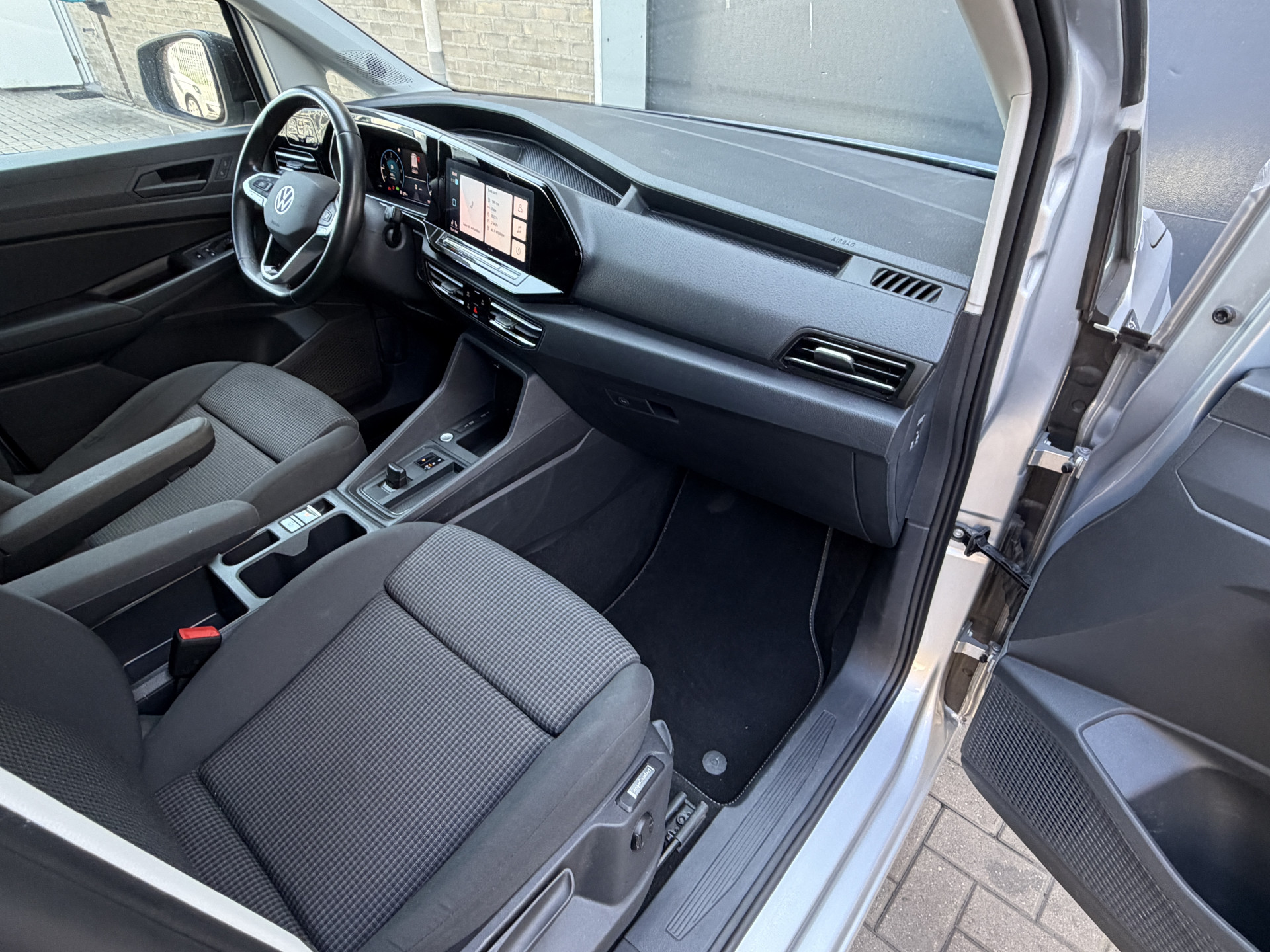 Foto van Volkswagen Caddy Modified Partition Wall