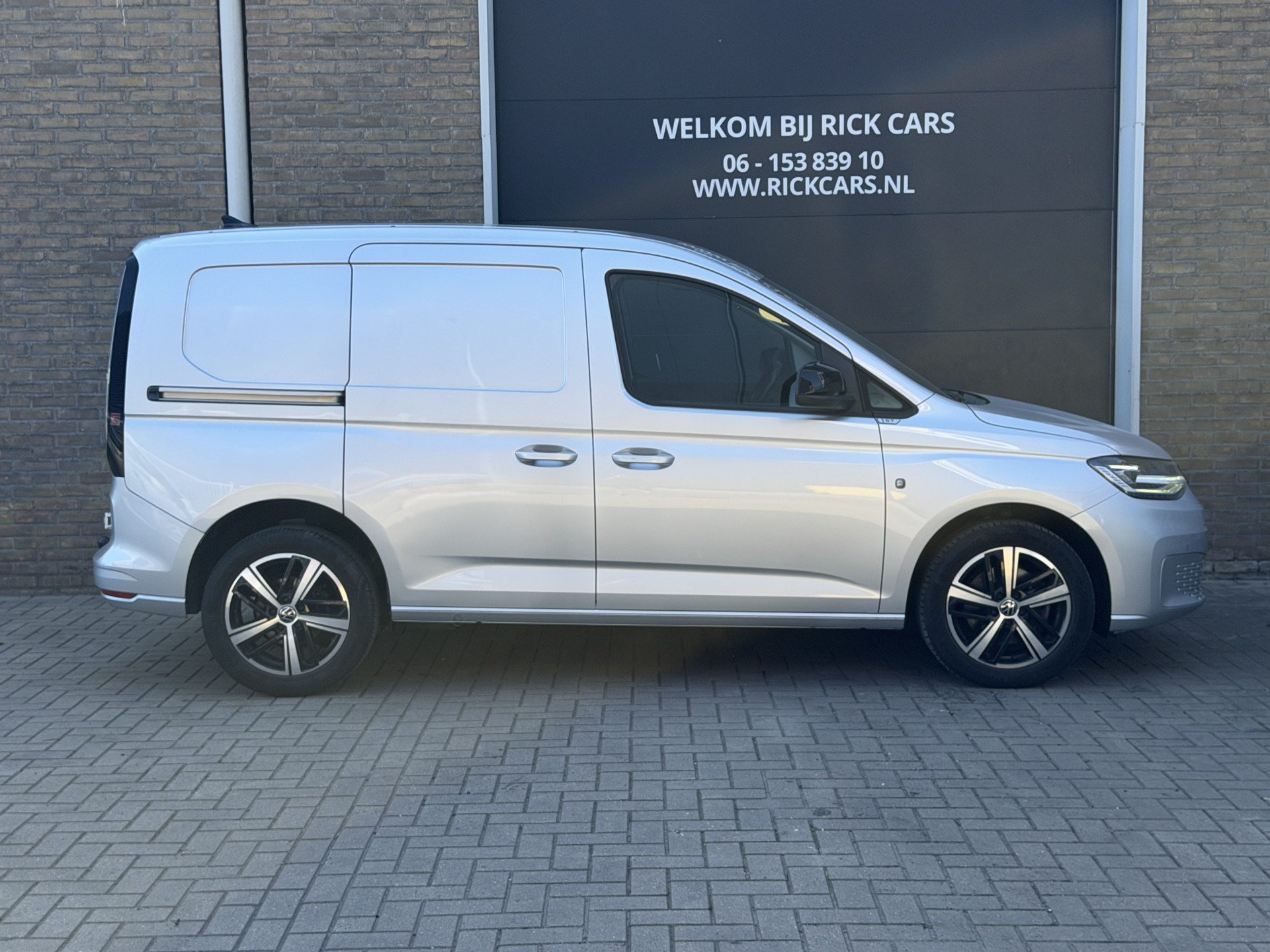 Foto van Volkswagen Caddy Modified Partition Wall