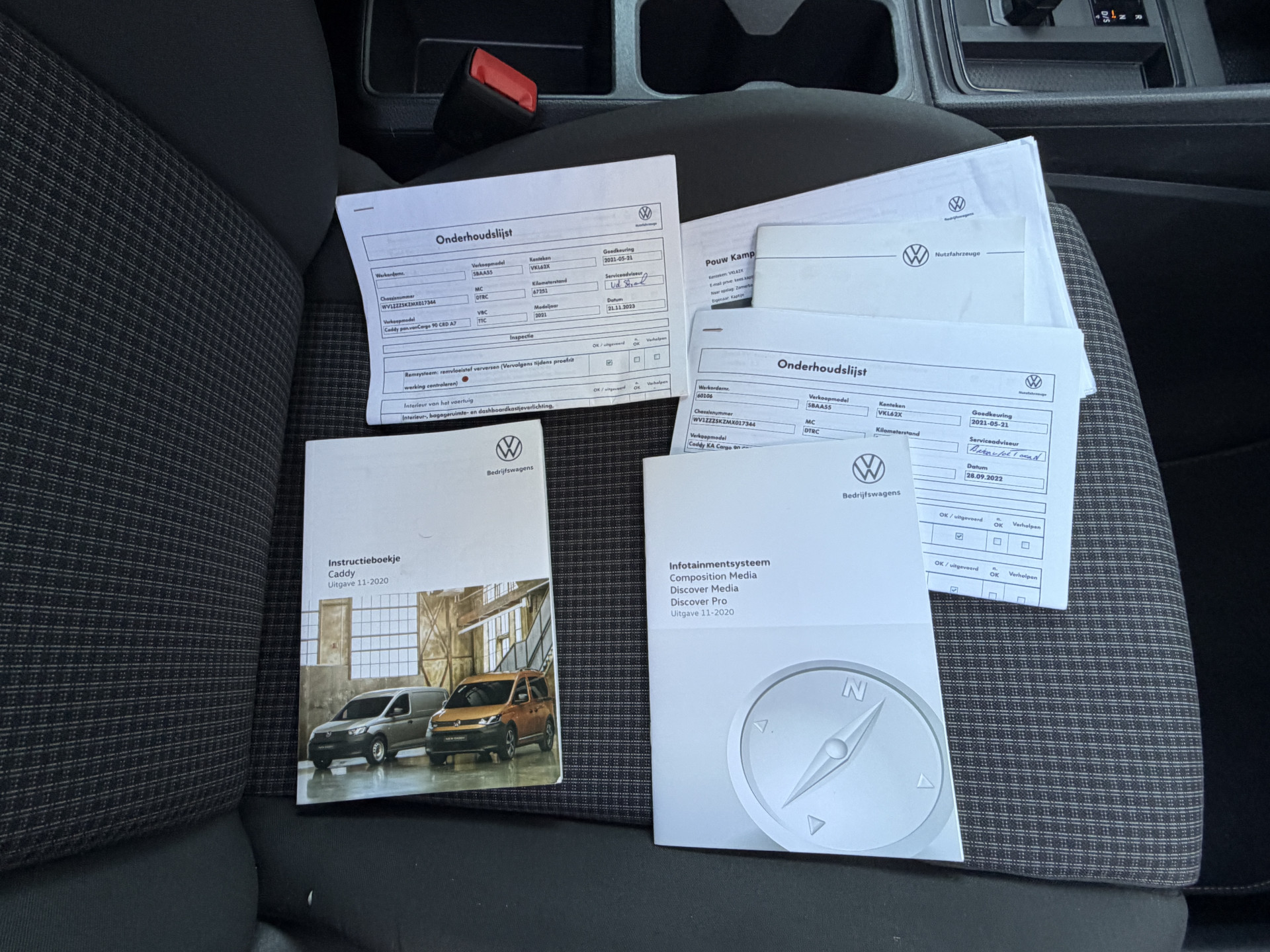 Foto van Volkswagen Caddy Modified Partition Wall