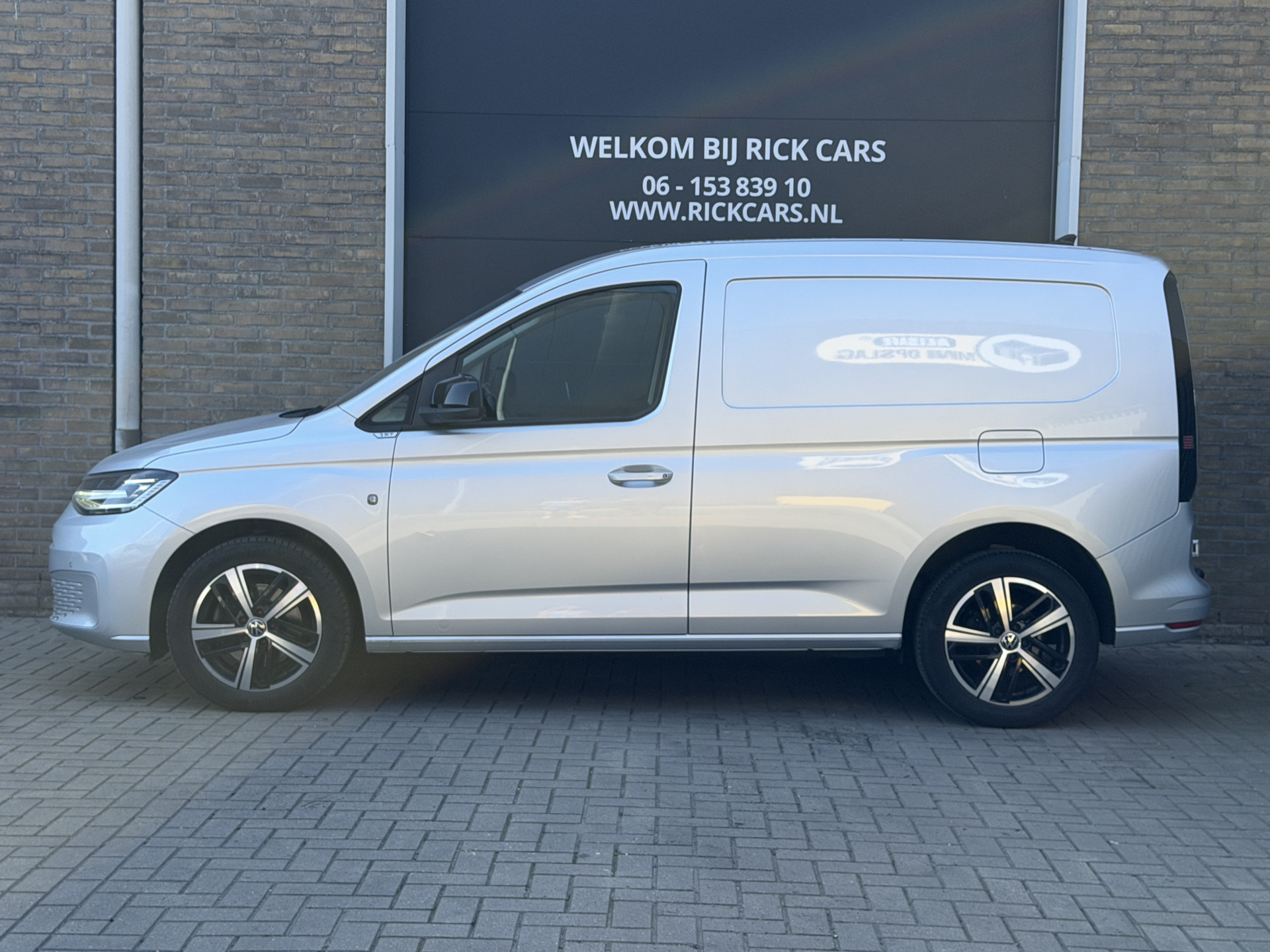 Foto van Volkswagen Caddy Modified Partition Wall