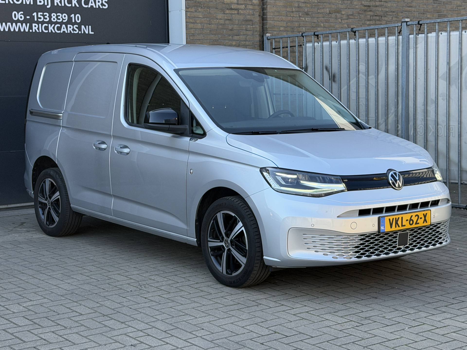 Foto van Volkswagen Caddy Modified Partition Wall