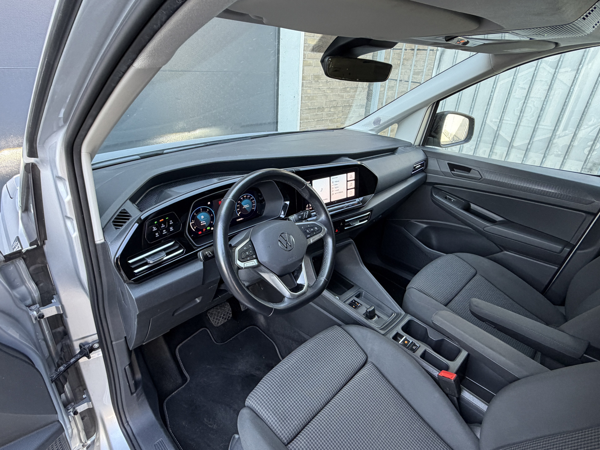 Foto van Volkswagen Caddy Modified Partition Wall