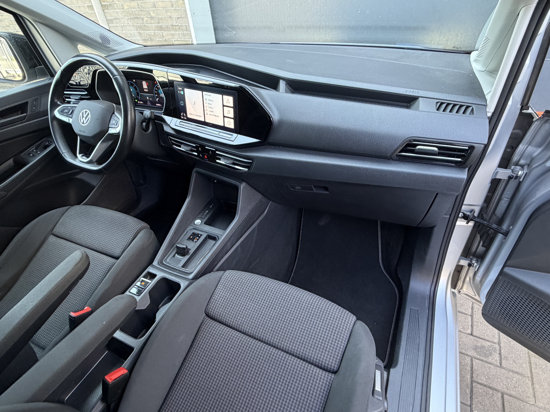 Foto van Volkswagen Caddy Modified Partition Wall