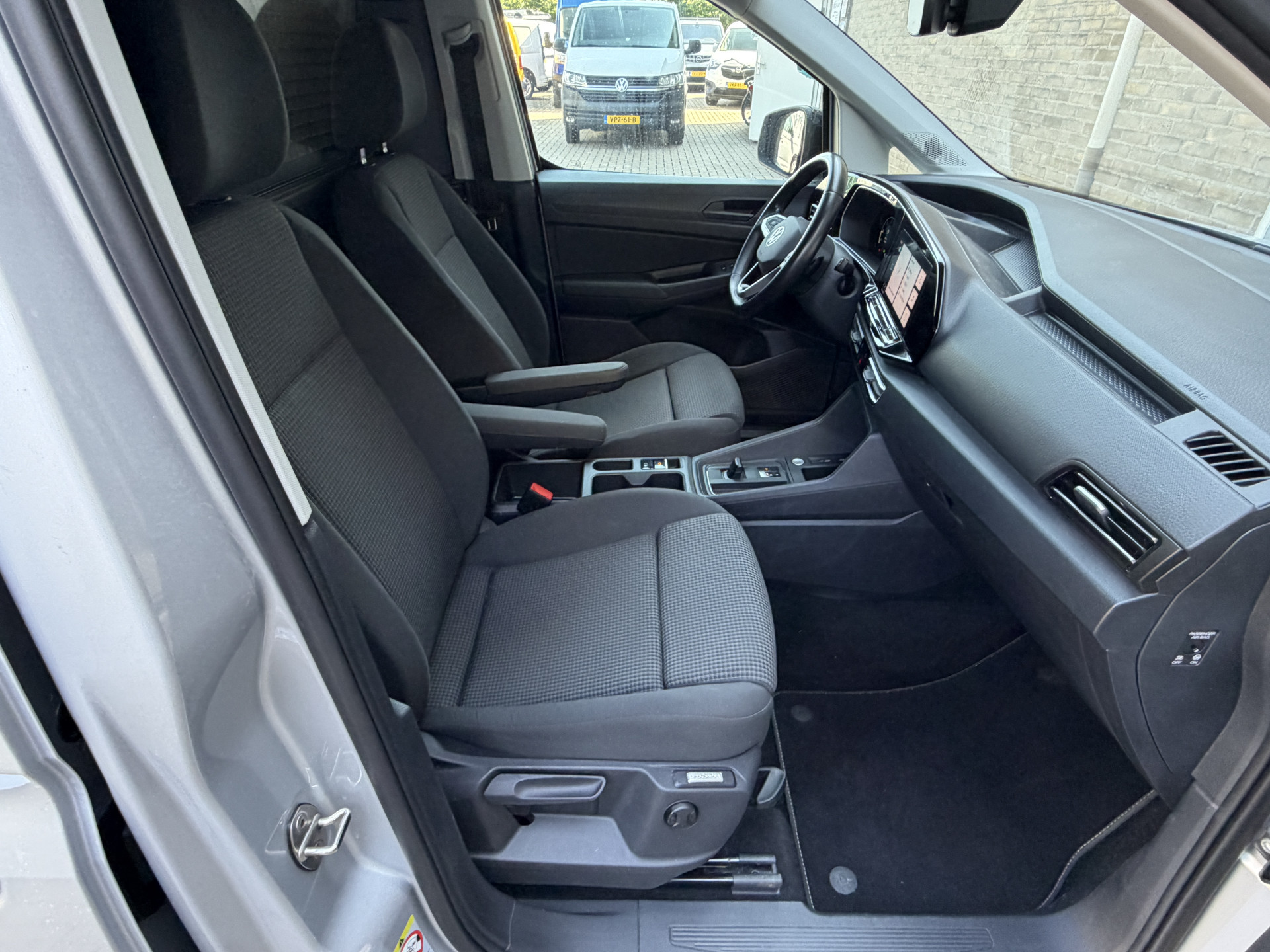 Foto van Volkswagen Caddy Modified Partition Wall