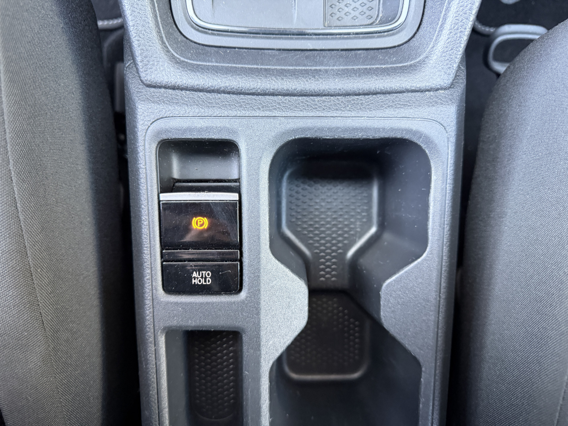 Foto van Volkswagen Caddy Modified Partition Wall