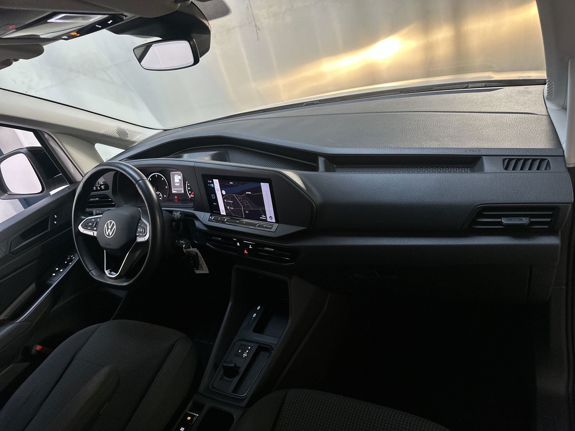 Foto van Volkswagen Caddy Modified Partition Wall
