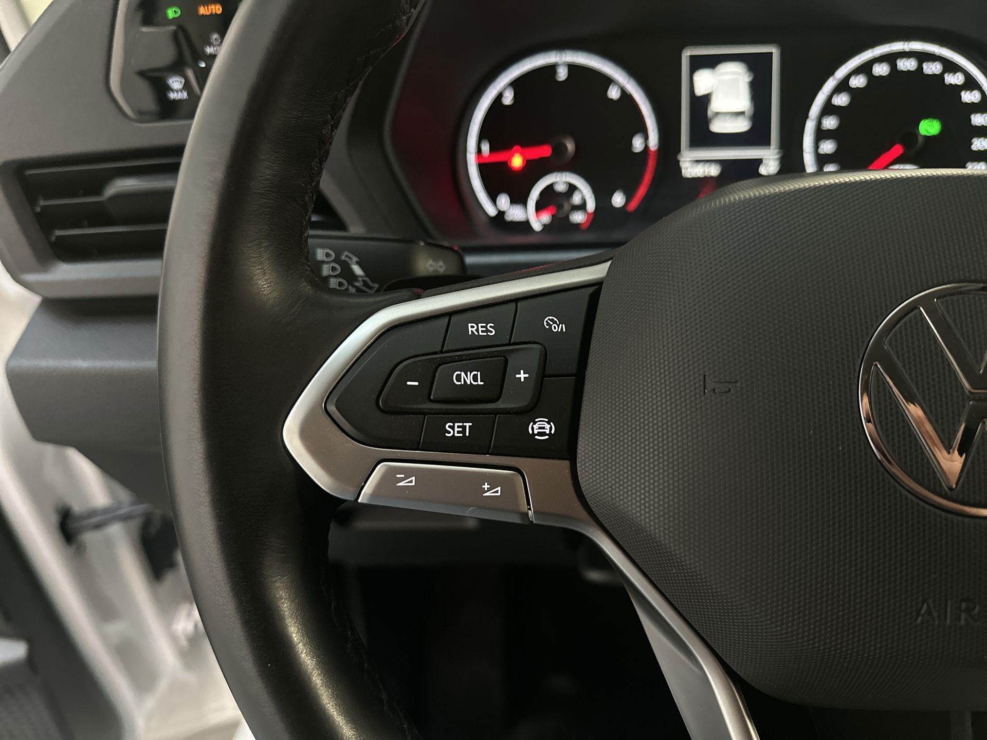 Foto van Volkswagen Caddy Modified Partition Wall