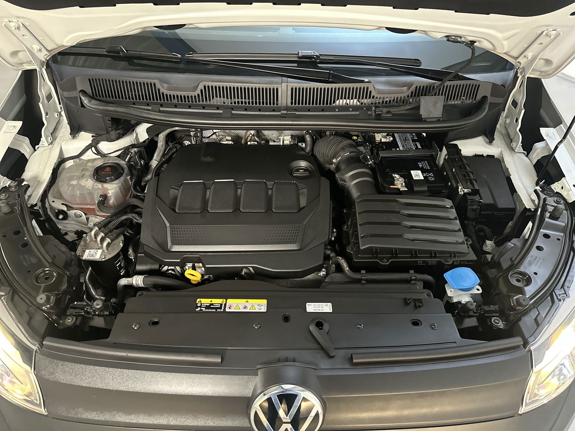Foto van Volkswagen Caddy Modified Partition Wall