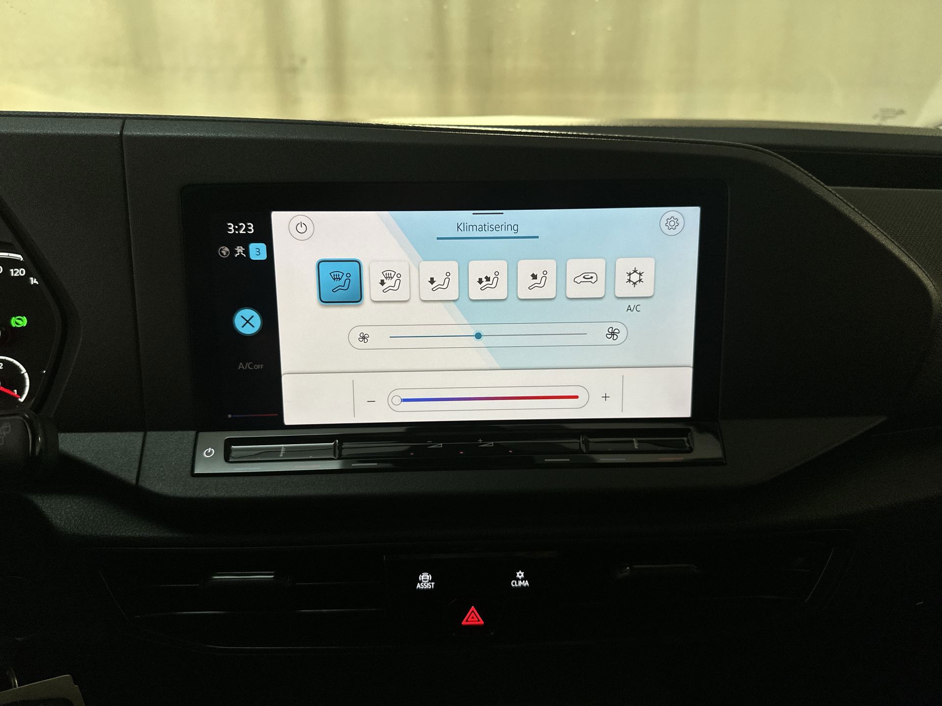 Foto van Volkswagen Caddy Modified Partition Wall