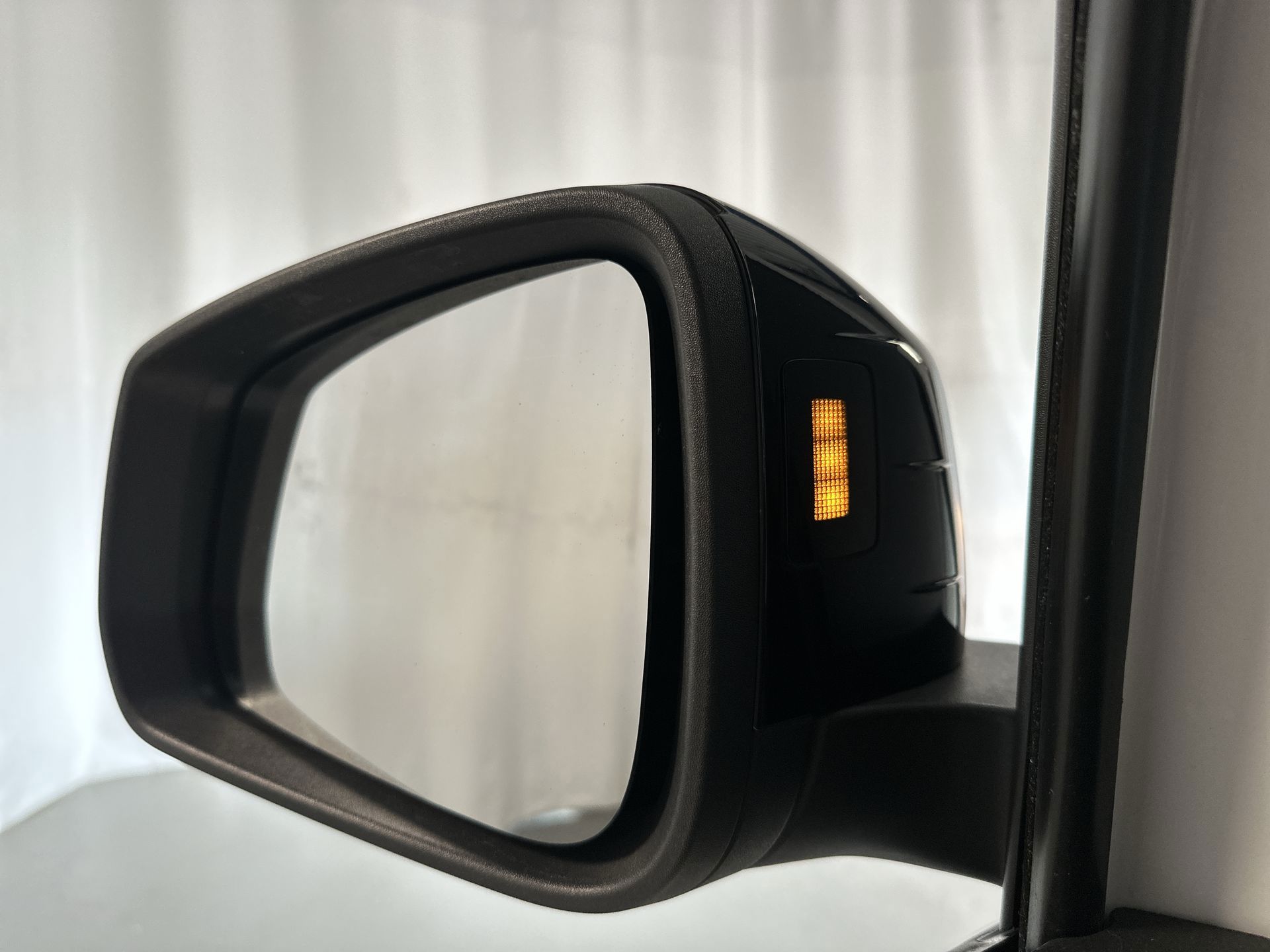 Foto van Volkswagen Caddy Modified Partition Wall