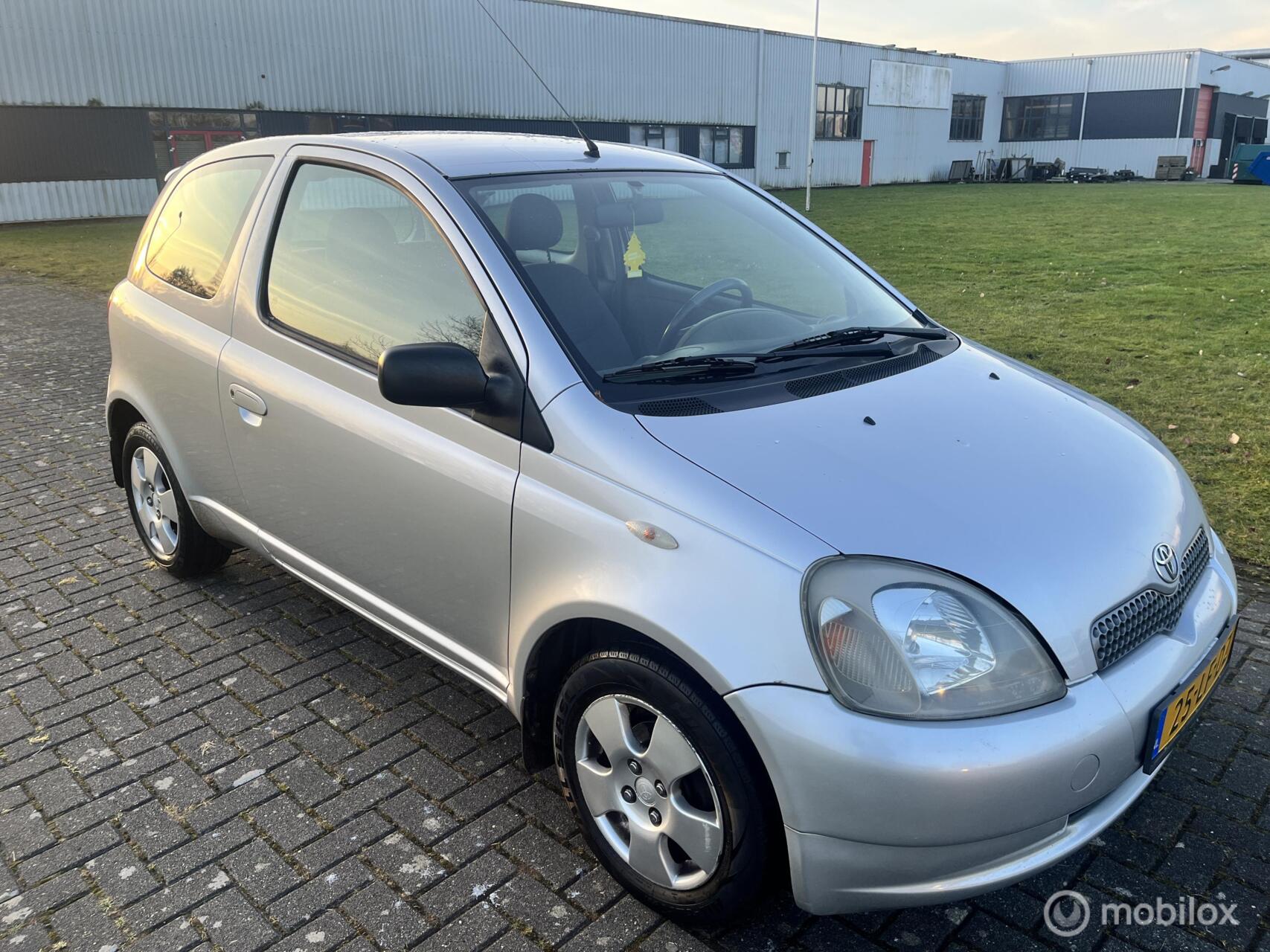 Toyota Yaris 1.3-16V VVT-i YORIN Special / APK / NAP / Airco / 2002 - voorkant