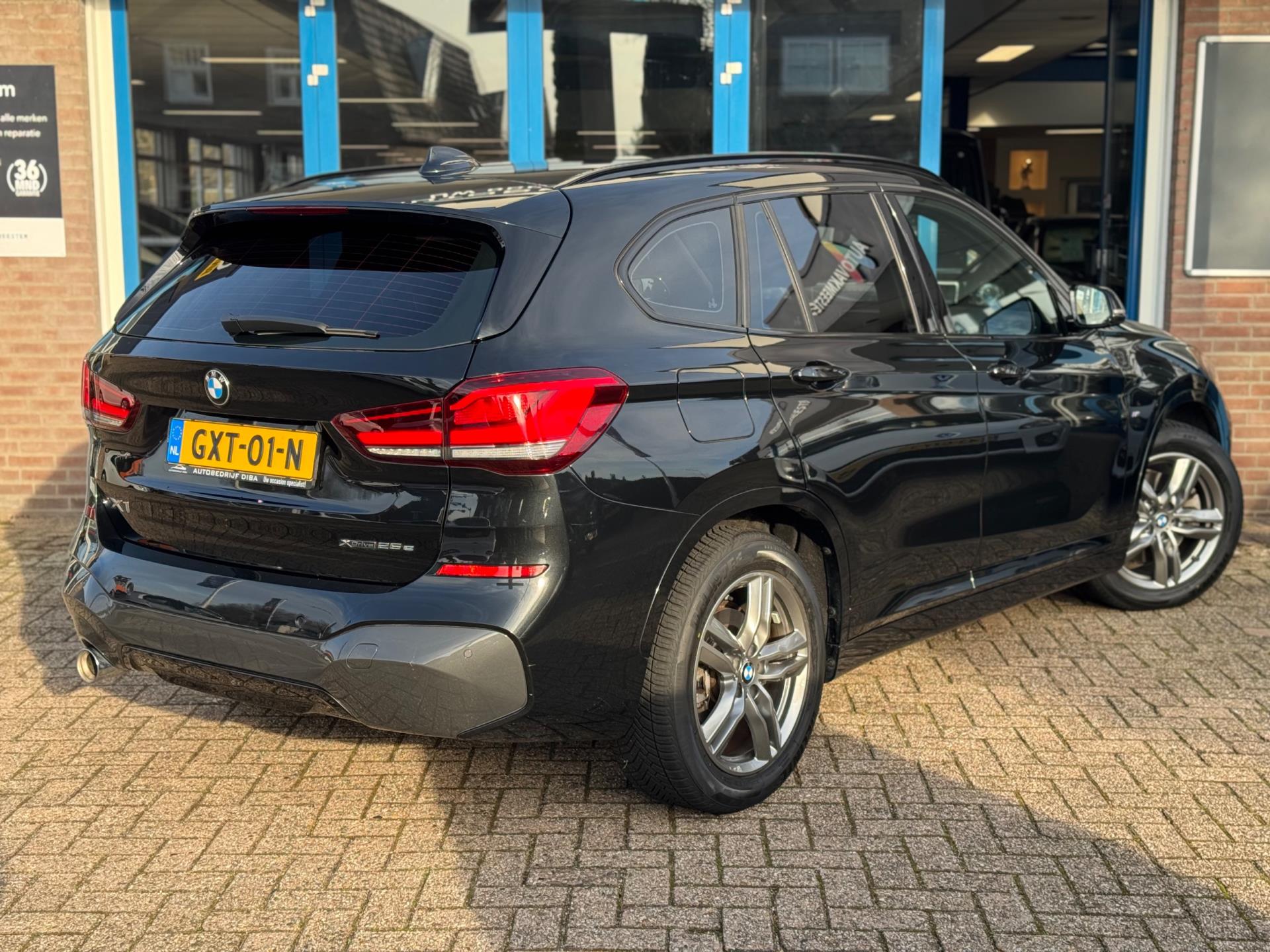 Foto van BMW X1 Xdrive25e