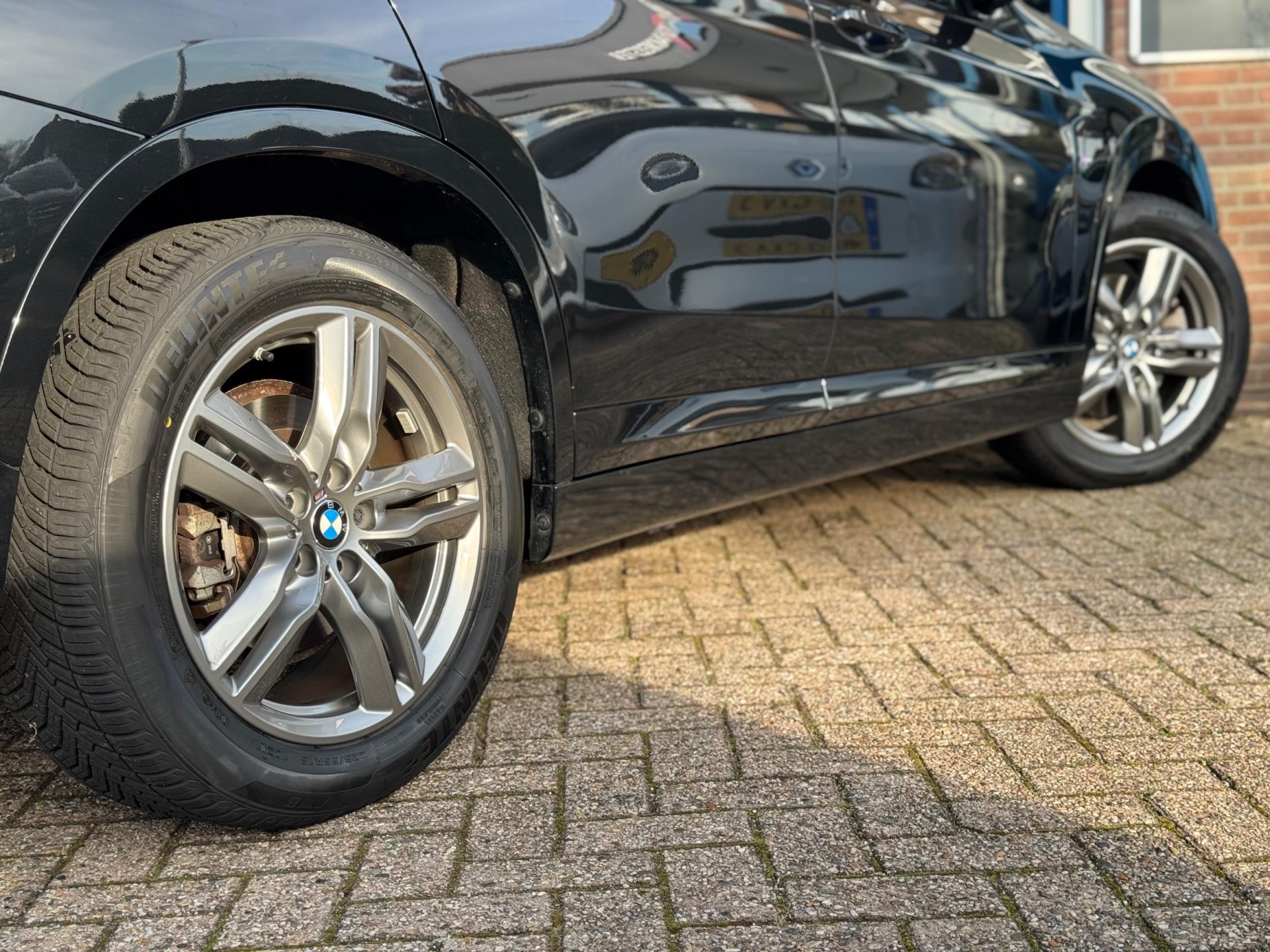 Foto van BMW X1 Xdrive25e