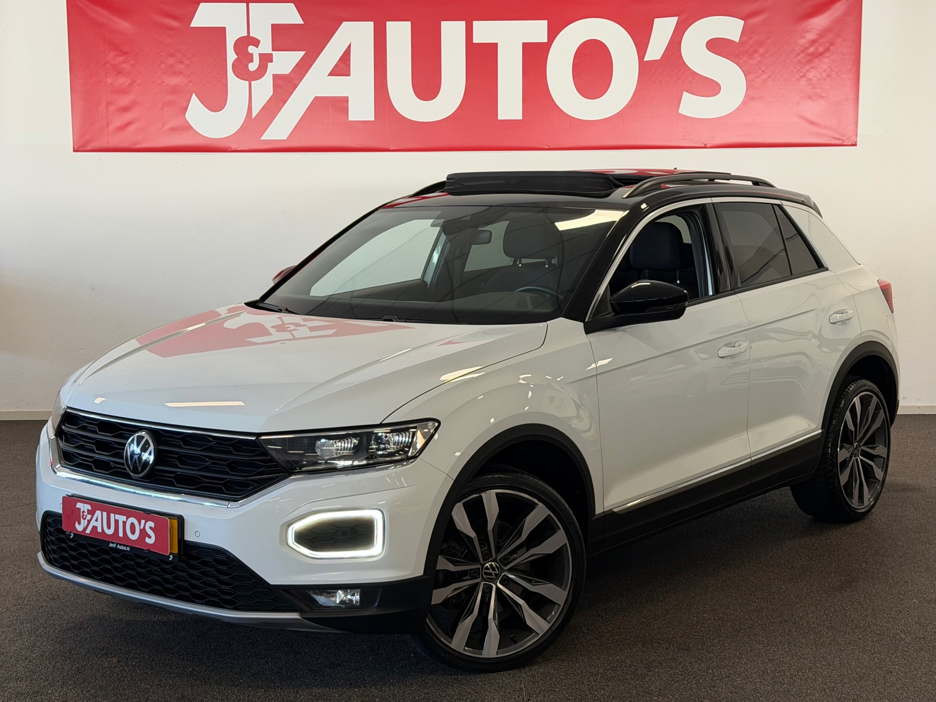 Volkswagen T-roc 1.5 TSI Sport NAVIGATIE/CAMERA, PANORAMA, ECC AIRCO 2021 - voorkant
