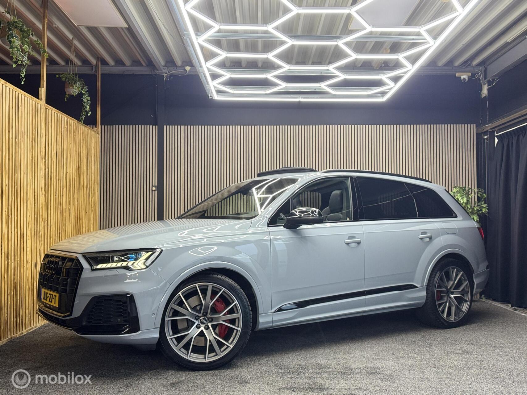 Audi Q7 60 TFSI e quattro Pro Line S Competition|pano|Matrix 2021 - voorkant