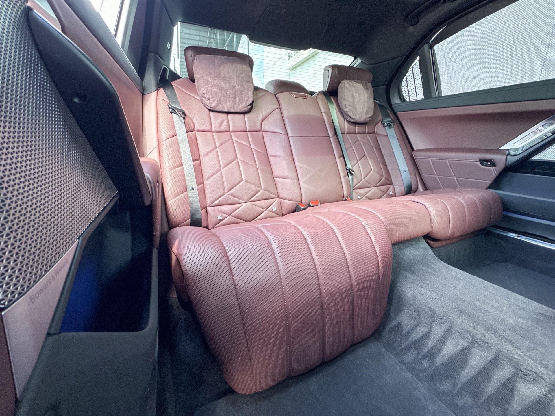 Foto van BMW 750e xDrive