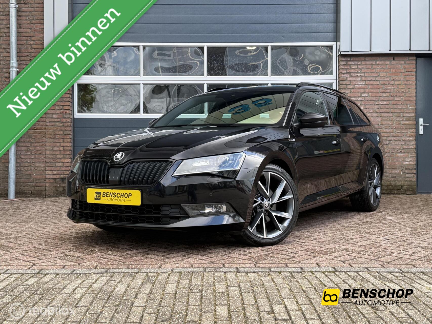 Skoda Superb Combi 1.8 TSI Sportline Kuipstoelen Navi Carplay Memory Alcantara 2018 - voorkant