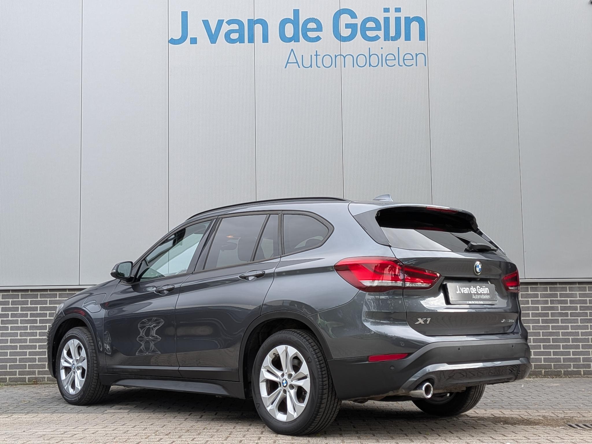 Foto van BMW X1 Xdrive25e